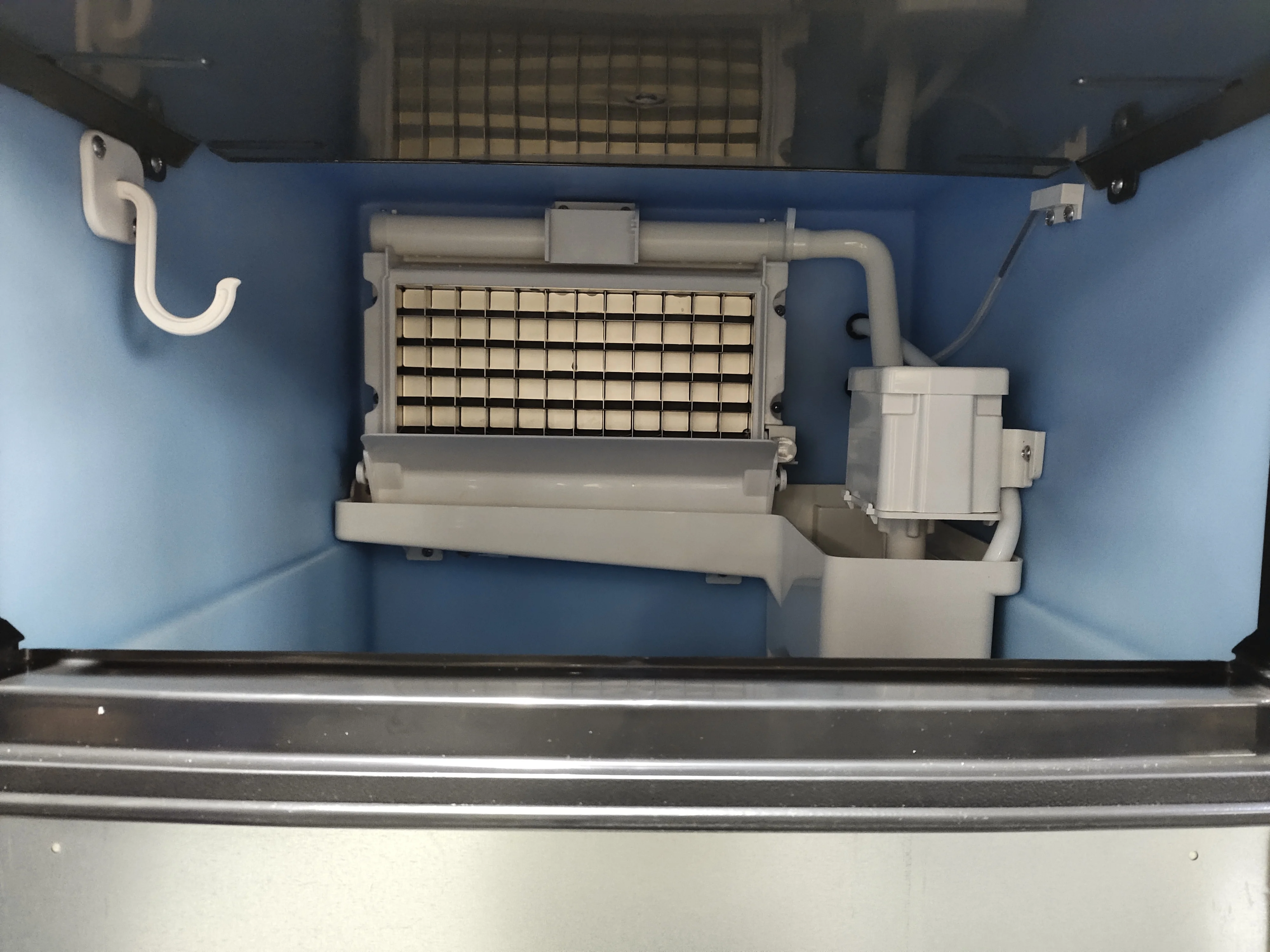 Factory Direct 50KG 100KG Under Counter Type Small Cube Ice Machine for Bar and Kitchen Equipment