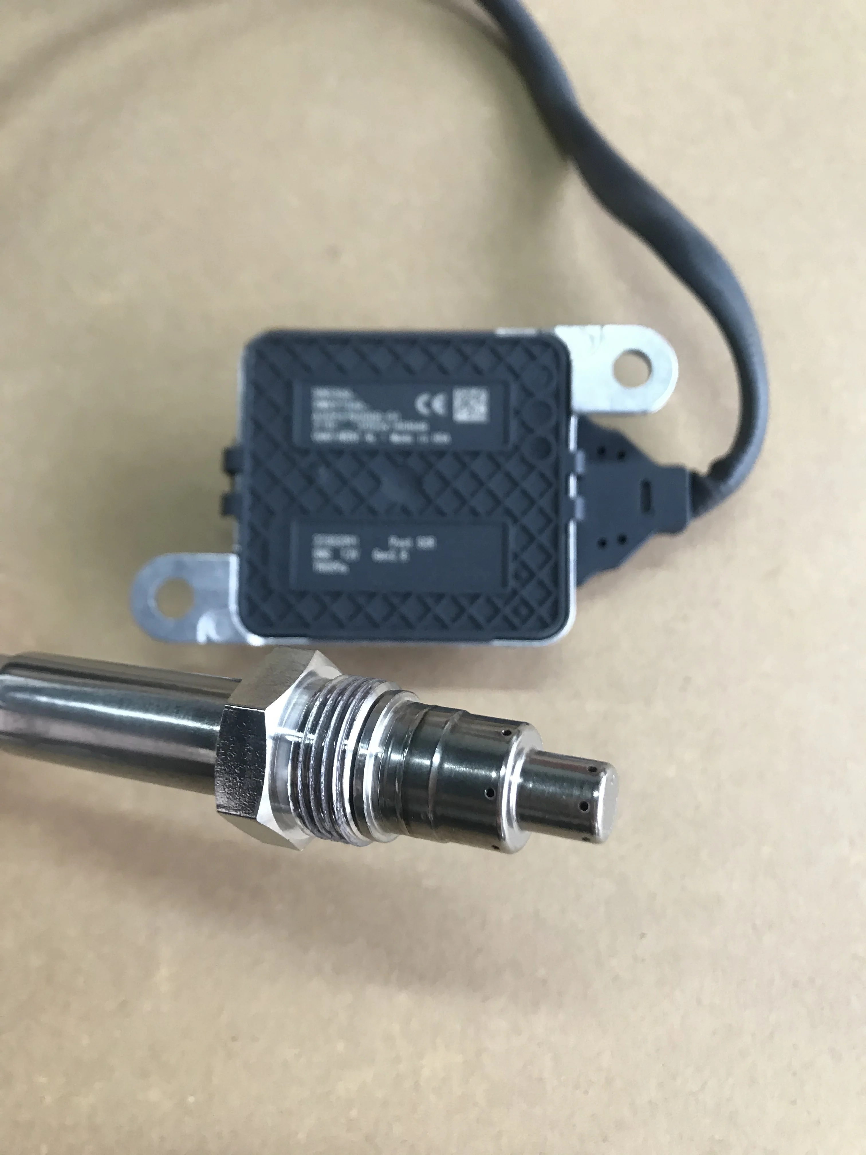 Датчик окиси азота 5WK9 7339A NOx датчик 12V для Benz Detroit DD13 DD15 DD16 Uninox 5WK97339A A0101532328