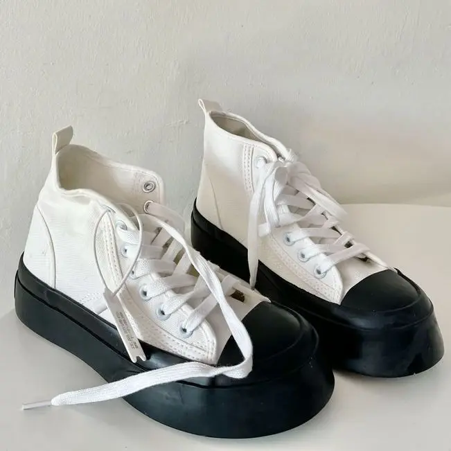 High top canvas shoes for women with thick soles and high heels, Korean version versatile casual sponge cake board shoes trend