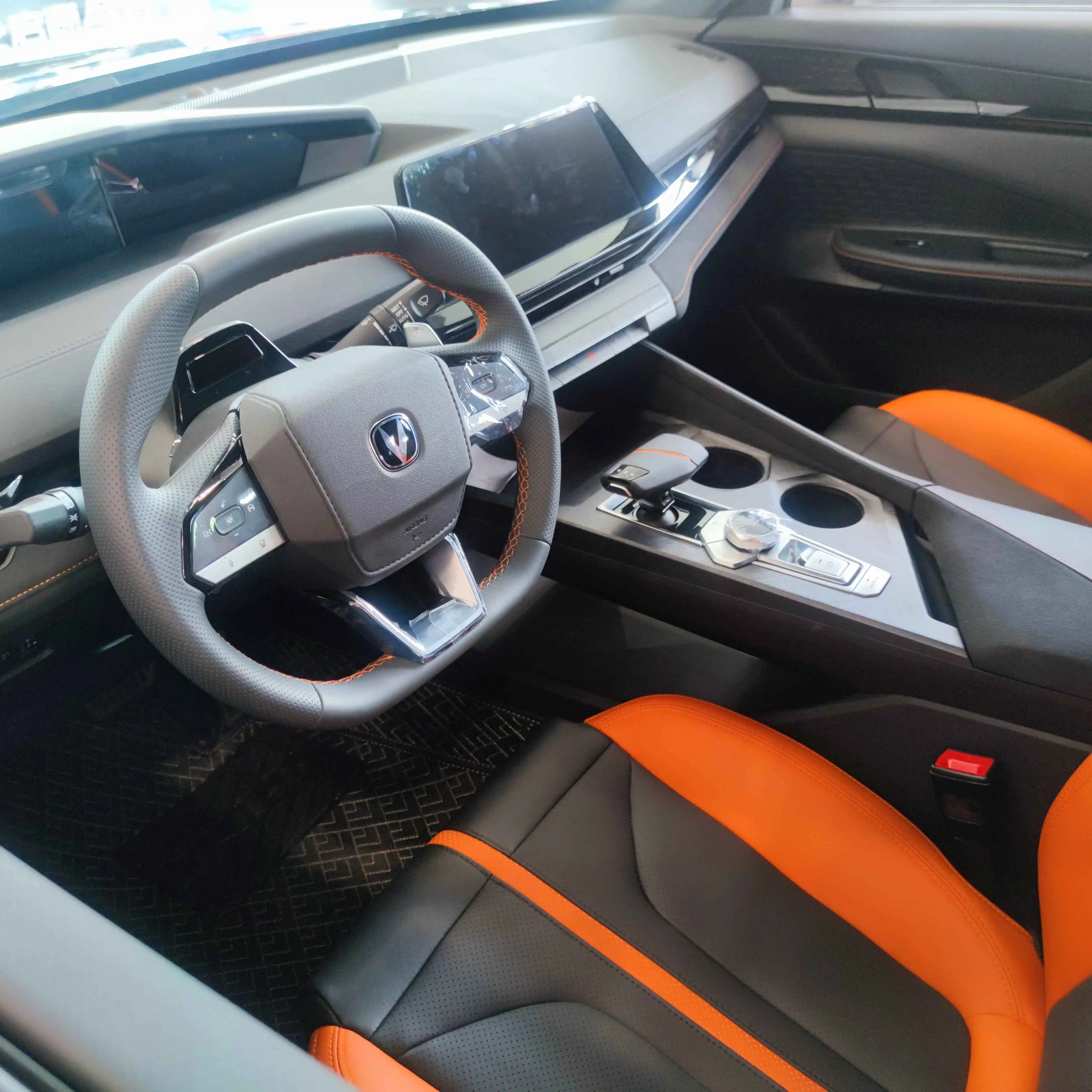 Changan UNI-V бензиновые подержанные автомобили для продажи недорогих автомобилей