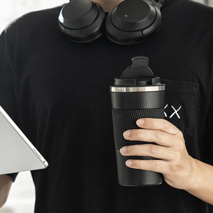 Seaygift customized stainless steel black thermos coffee mugs logo print double walled tumblers mug with silicone sleeve