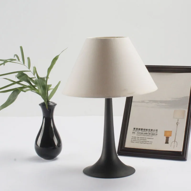 high quality New design black white fabric lamp shade metal  iron base desk light table lamp for Home or Hotel