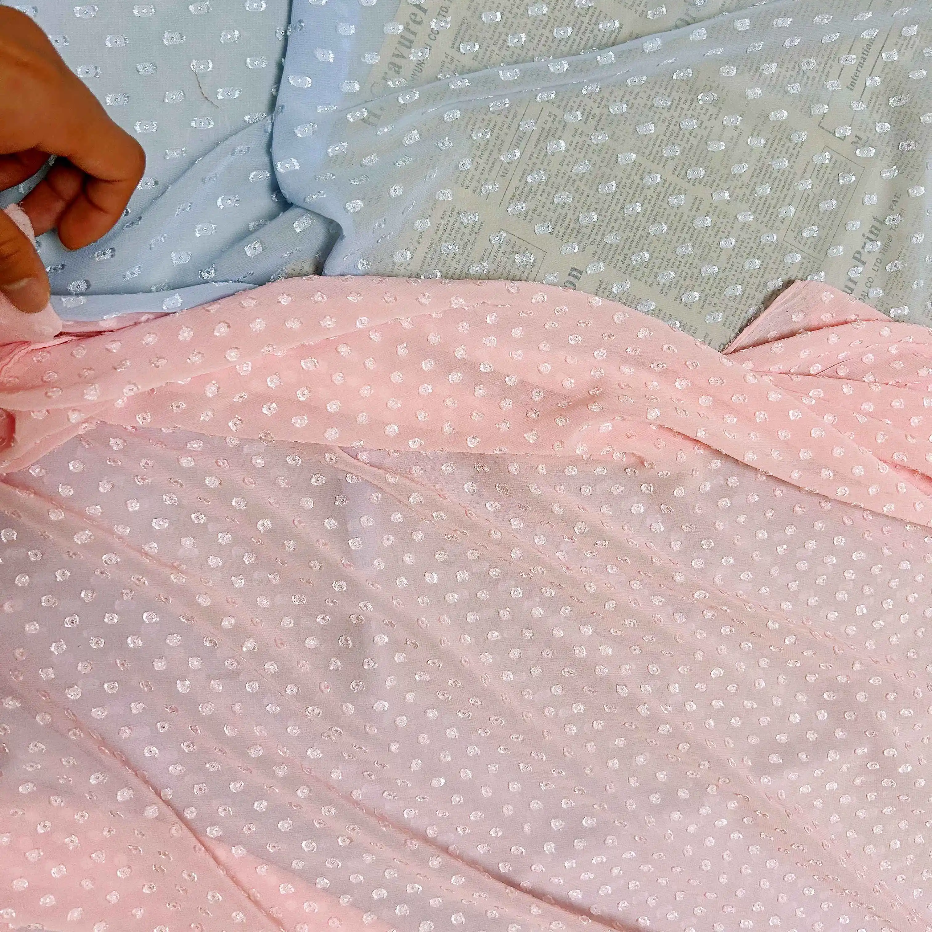 Top quality 100%polyester wrinkle resistant and easy to clean pearl chiffon fabric for clothing