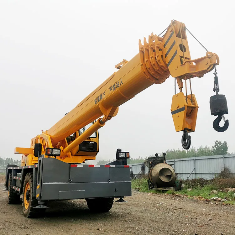 High quality and low price four-wheel drive crane 16 ton tire rough