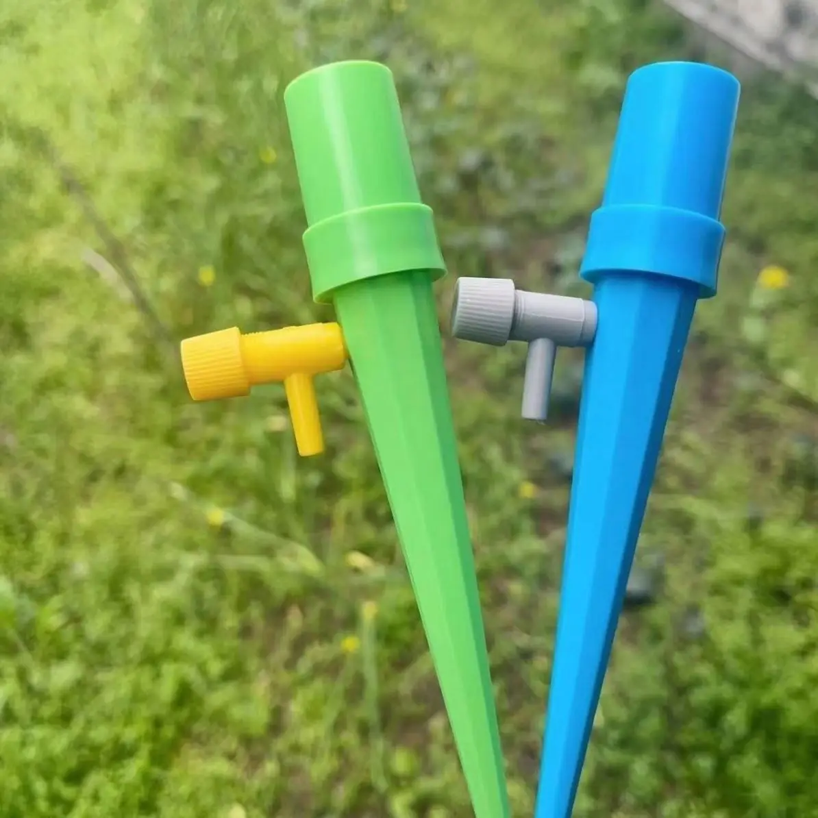 Adjustable Plant Watering Spikes Automatic Drip Irrigation Plant Waterer with Release Control Valve