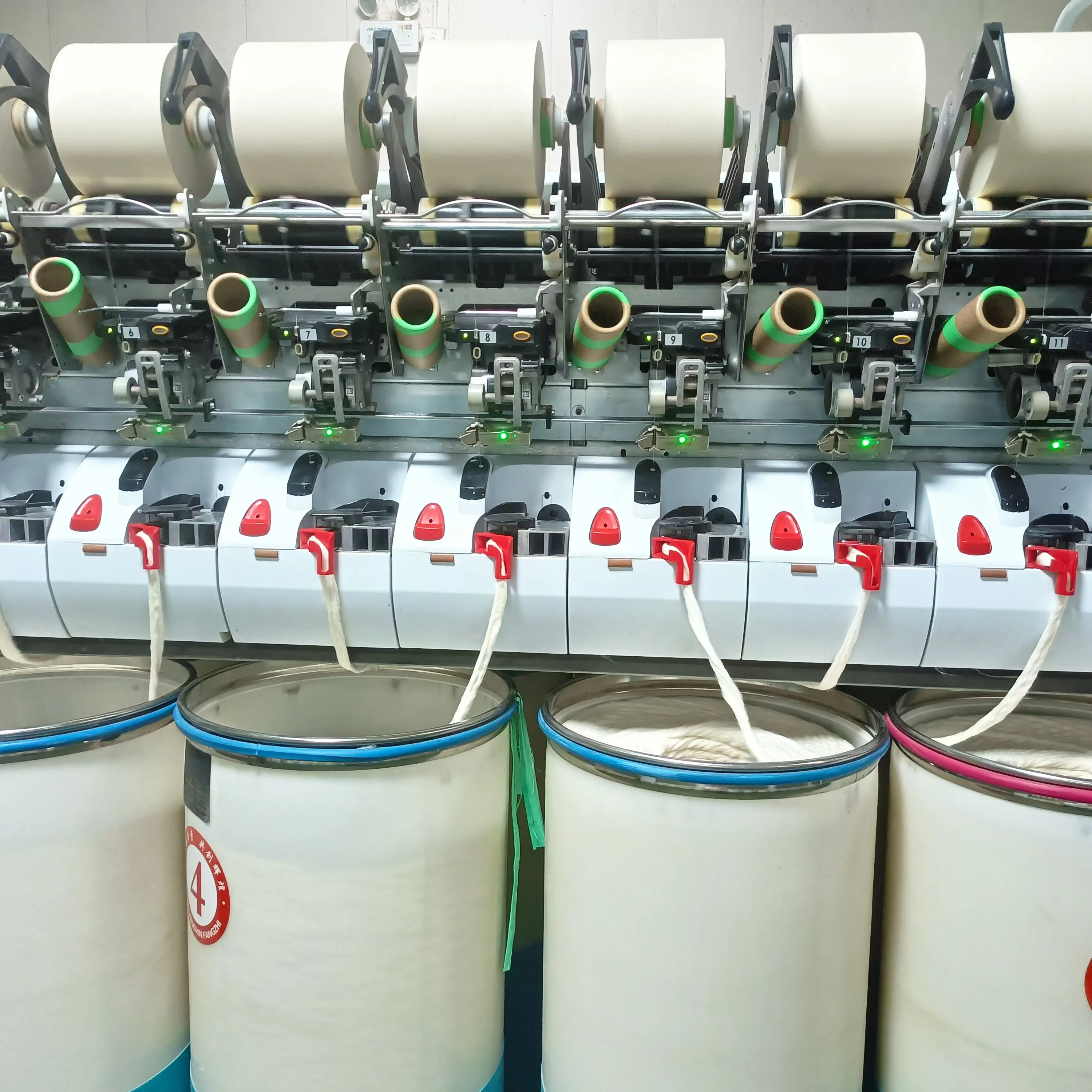 White OE cotton yarn for knitting or weaving