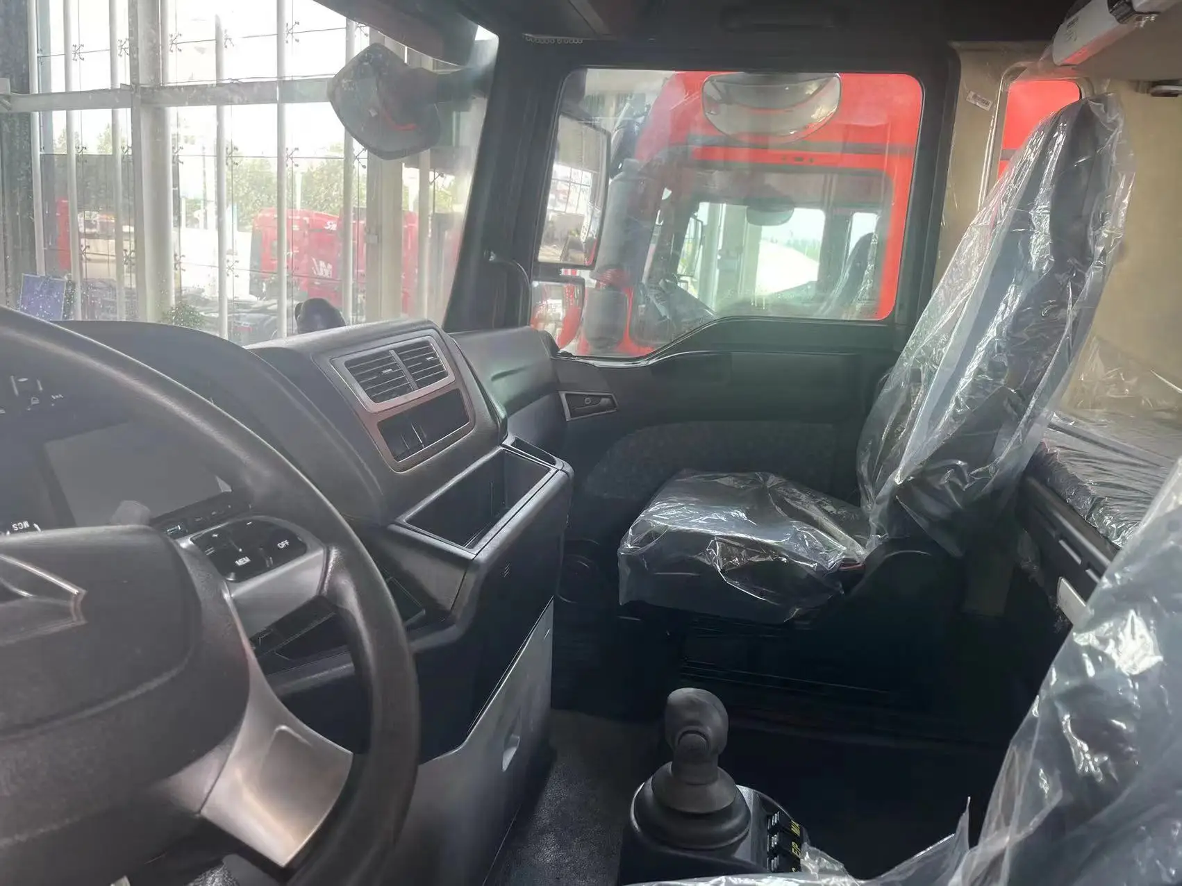 Hot Selling Russia SINOTRUK Sitrak  G7 4*2 Tractor Truck 490hp Truck Head Transporting for Trailers