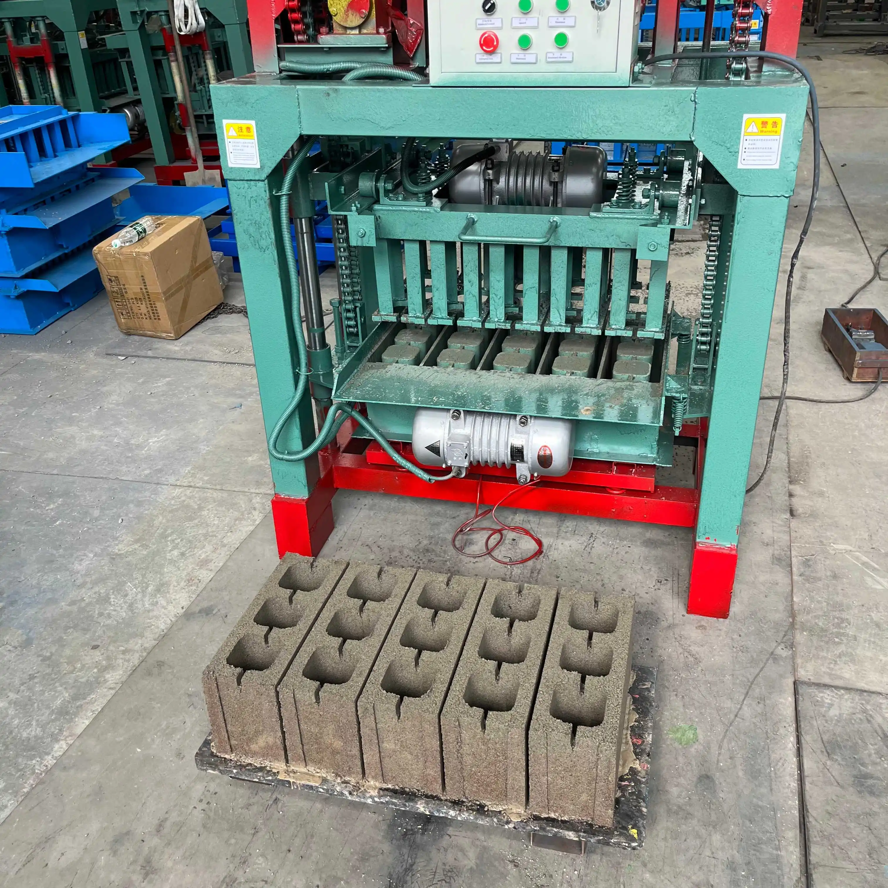 QT4 Model Cement Brick Machine Cost-Effective Equipment for Clay-Based Concrete Block Production 4-35C Series