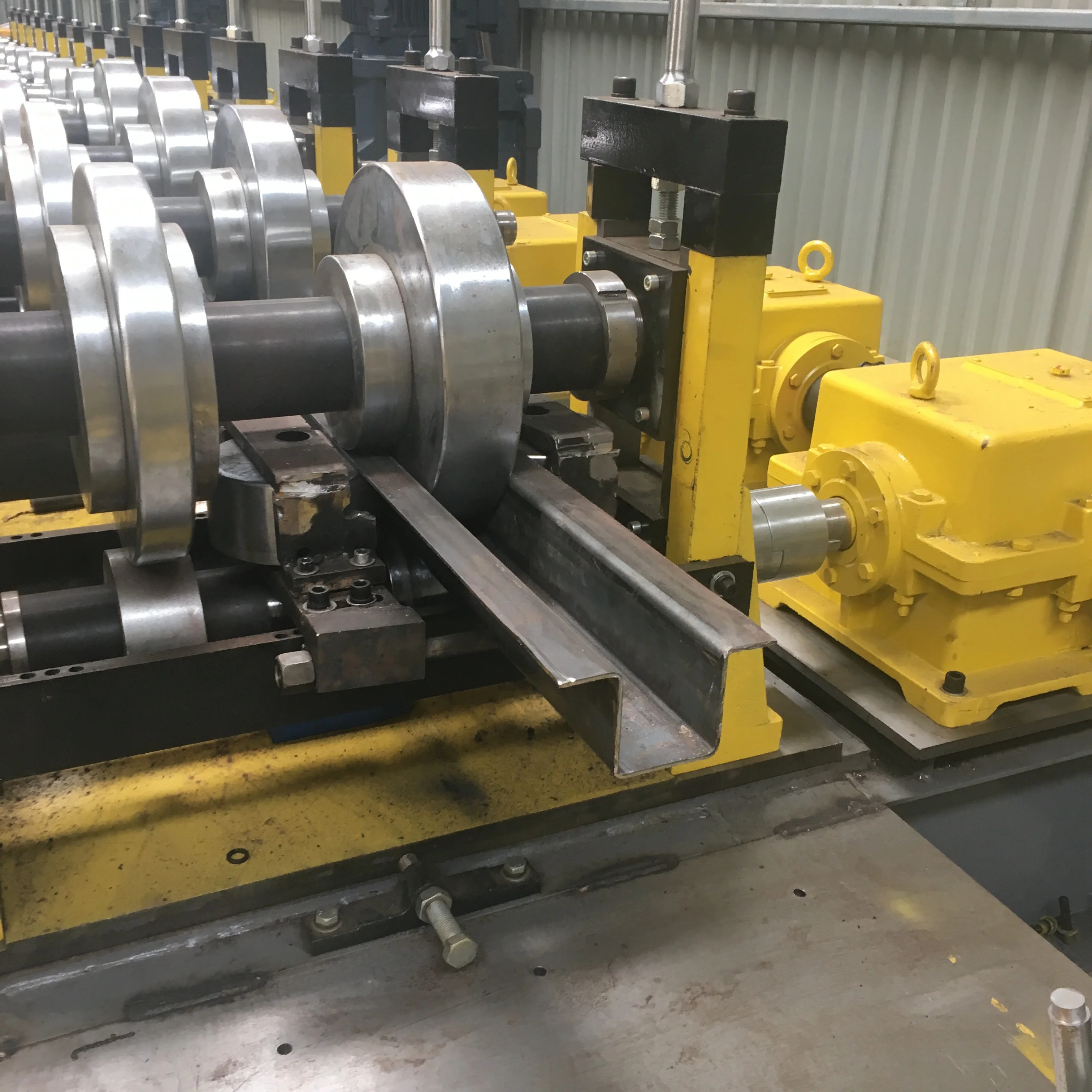 Professional Manufacture Fence Omega Steel Post Roll Forming Machine