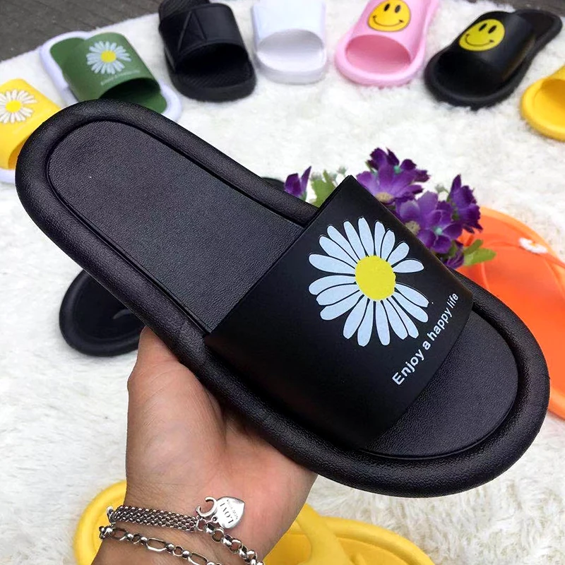 Slippers for Women 2022 Summer Fashion casual beach flat slippers wholesale ladies pvc jelly slipper