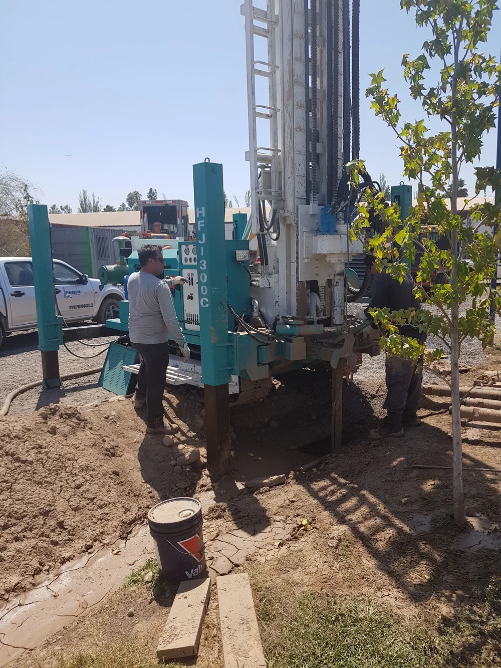 Small portable hydraulic trailer type 200m depth water well drilling rig