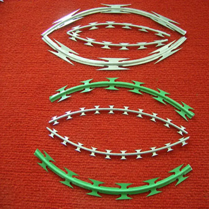 9 strips or 11 strips concertina razor barbed wire fence machine