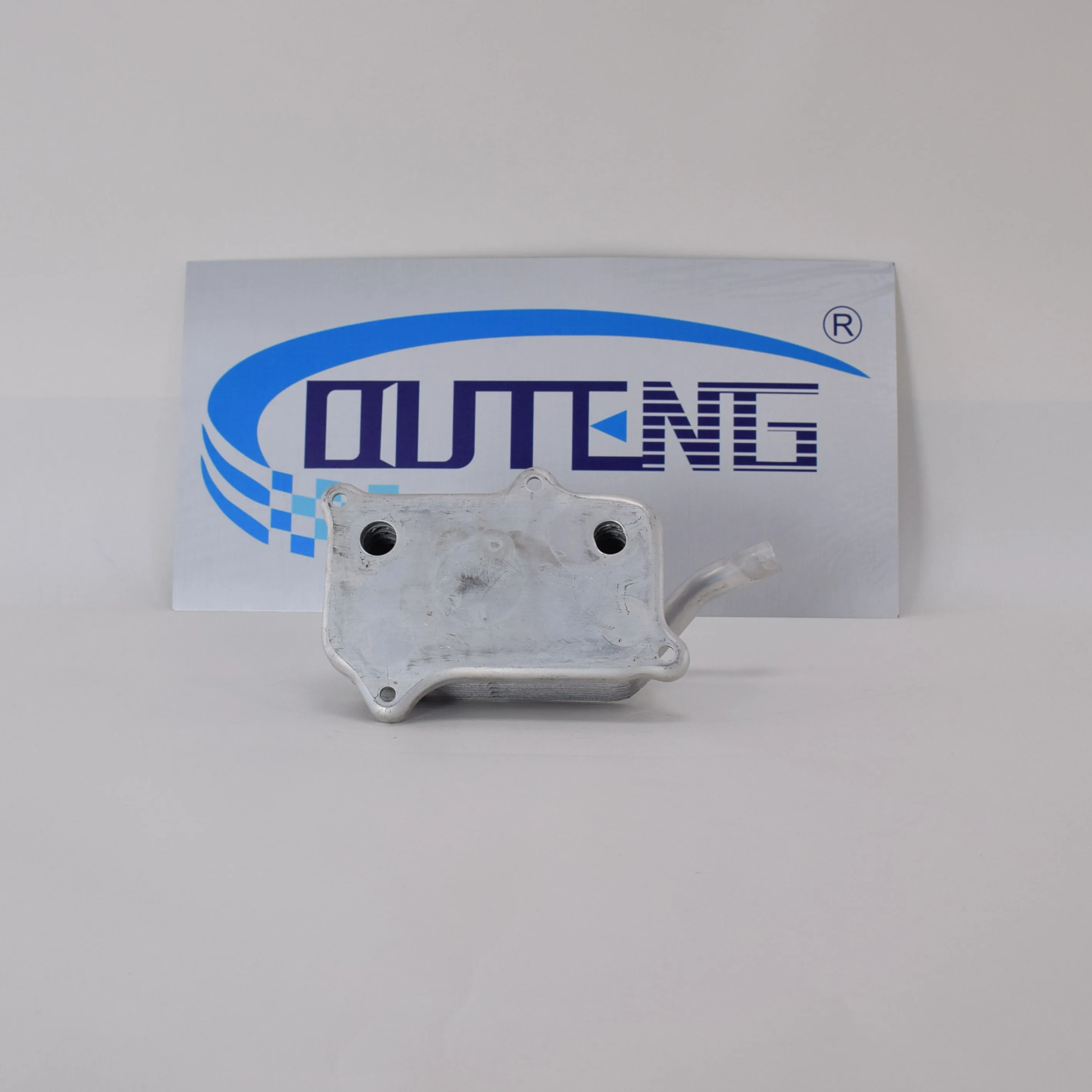 High quality Auto Parts Engine Oil Cooler for Mercedes Benz W164 W211 W203 W163 W211 1121800311 1121880401