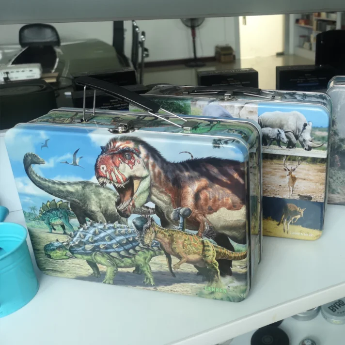 L 250*W 80*Height 180 mm Metal Tin Lunch Box Handle Plastic Cartoon Character Gift Packaging Tin for Toys and Industrial Use