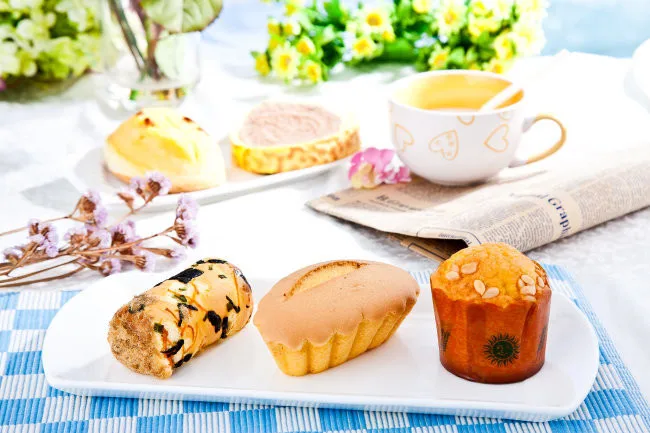 
white polka dot homemade muffin cup cakes for wedding and party 