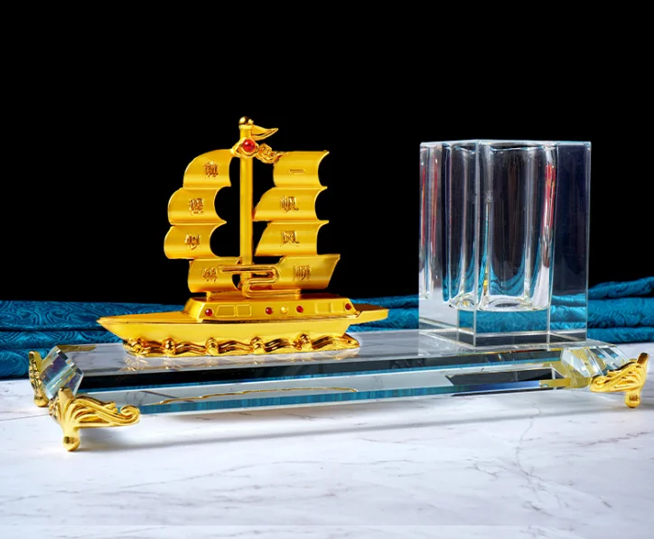 Hot  selling Crystal handshake pen holder business card frame three piece set of crystal desktop ornaments with high quality