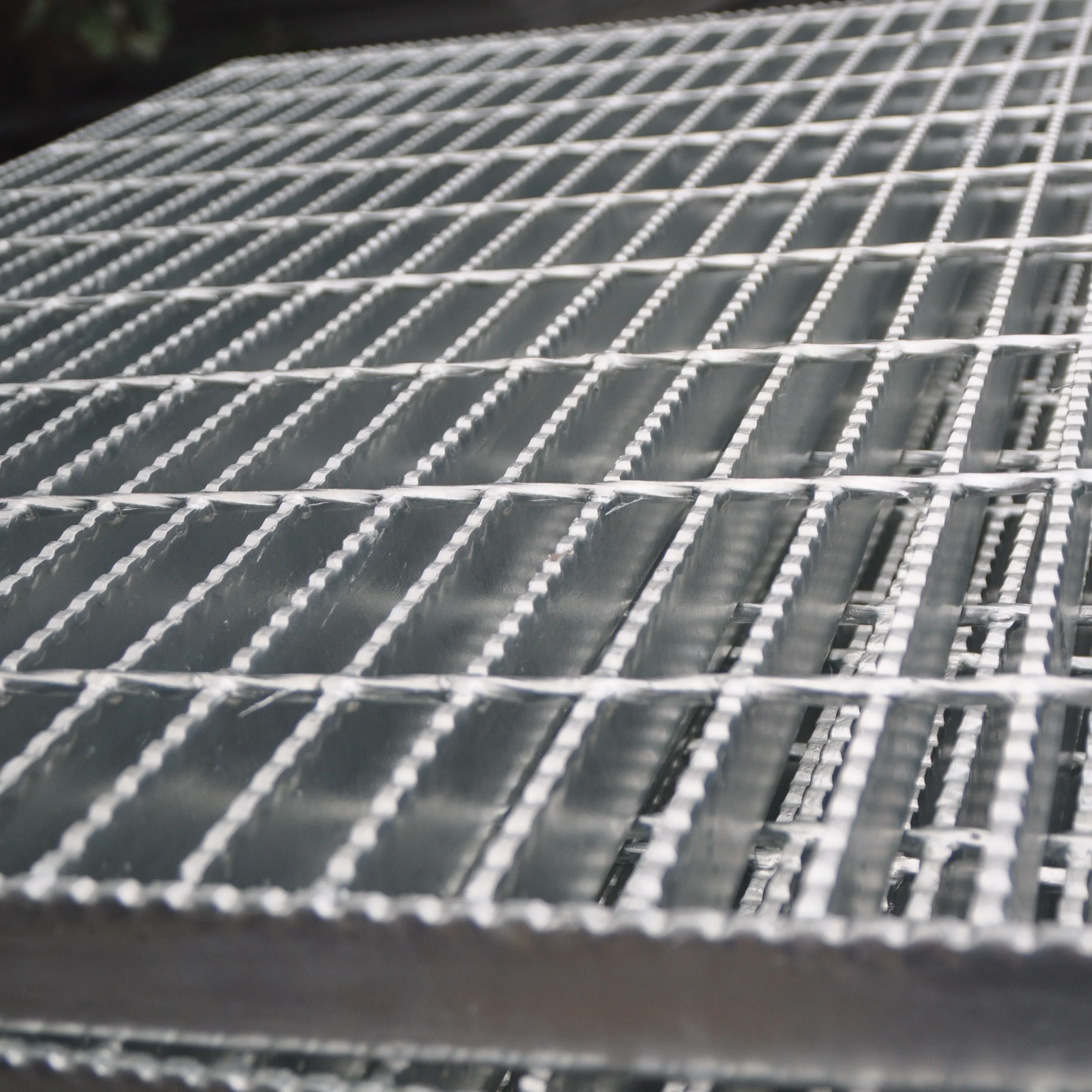 
2021 hot sale teeth serrated galvanized steel grate bar for floor 