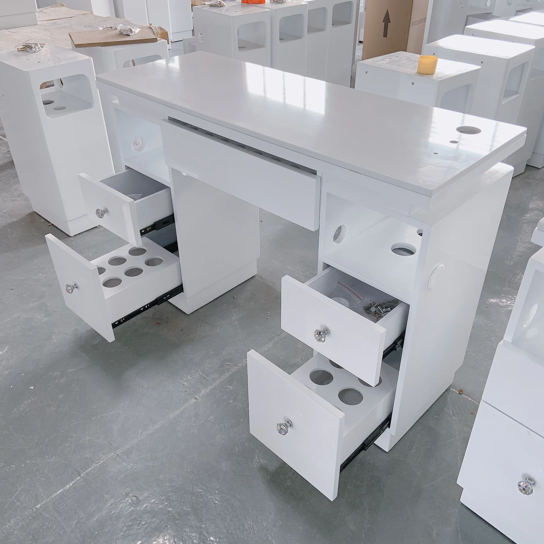 Customized manicure table and Nail Table for manicure nail salon furniture CB-M726