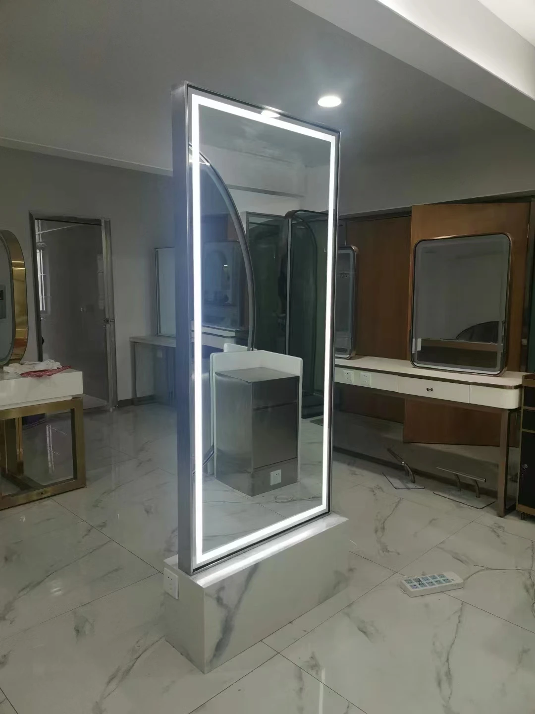 2022 Hot Sale  LED Mirror Station Used  Total Station For Sale Lighted Salon Stations 10 Years Life