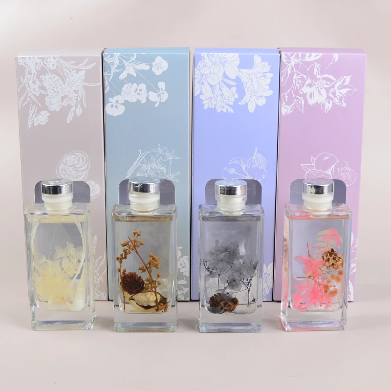 Wholesale Free Design 150ml Reed Diffuser Pet Decoration Natural Liquid Aromatherapy Home Favor Aroma Reed Diffuser with Flower