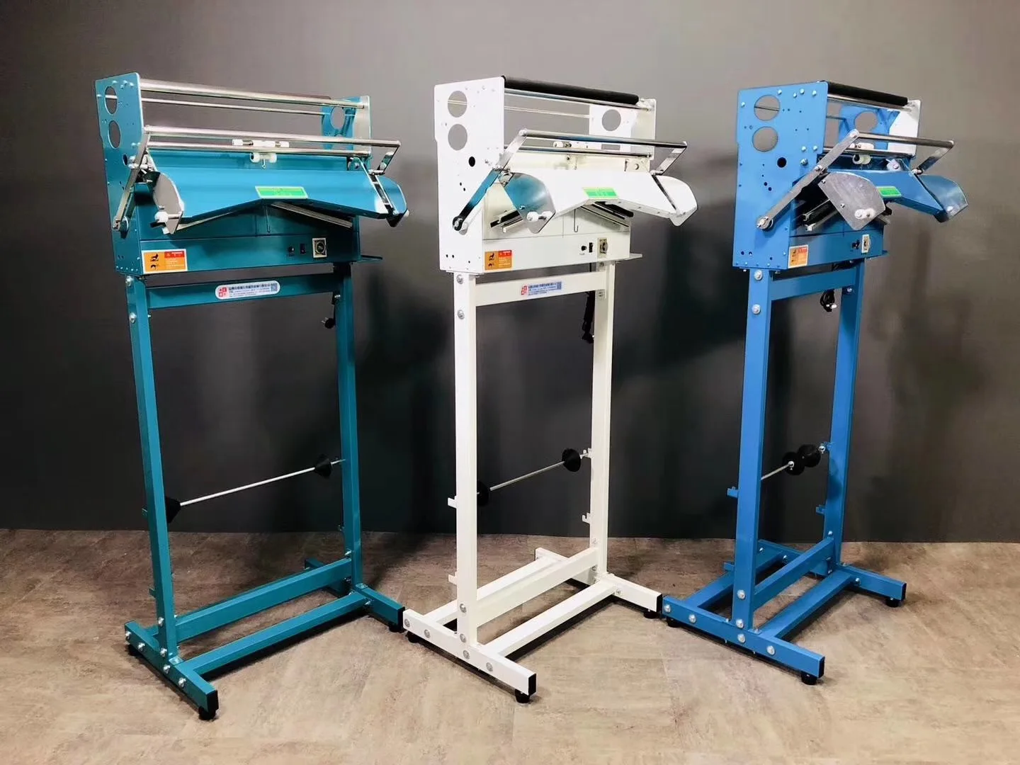 Garment packing machine