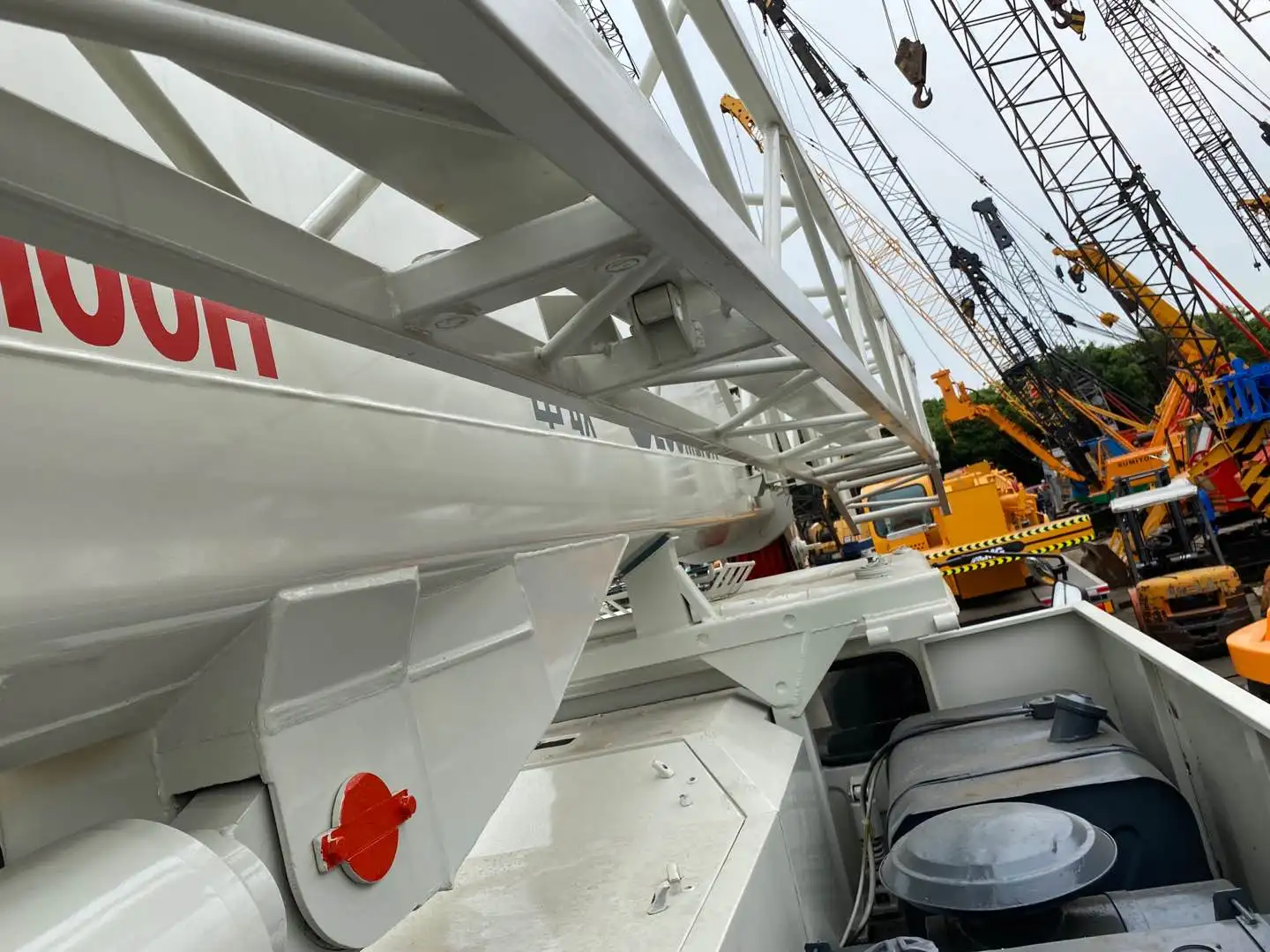 China Used Crane Machine Zoomlion QY100H 100 Ton Crane Truck 100 Ton Crane For Sale