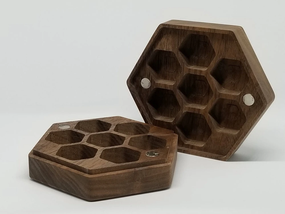 Laser Engraving Available Walnut Wood Honeycomb Hexagonal Hardwood Dice Box