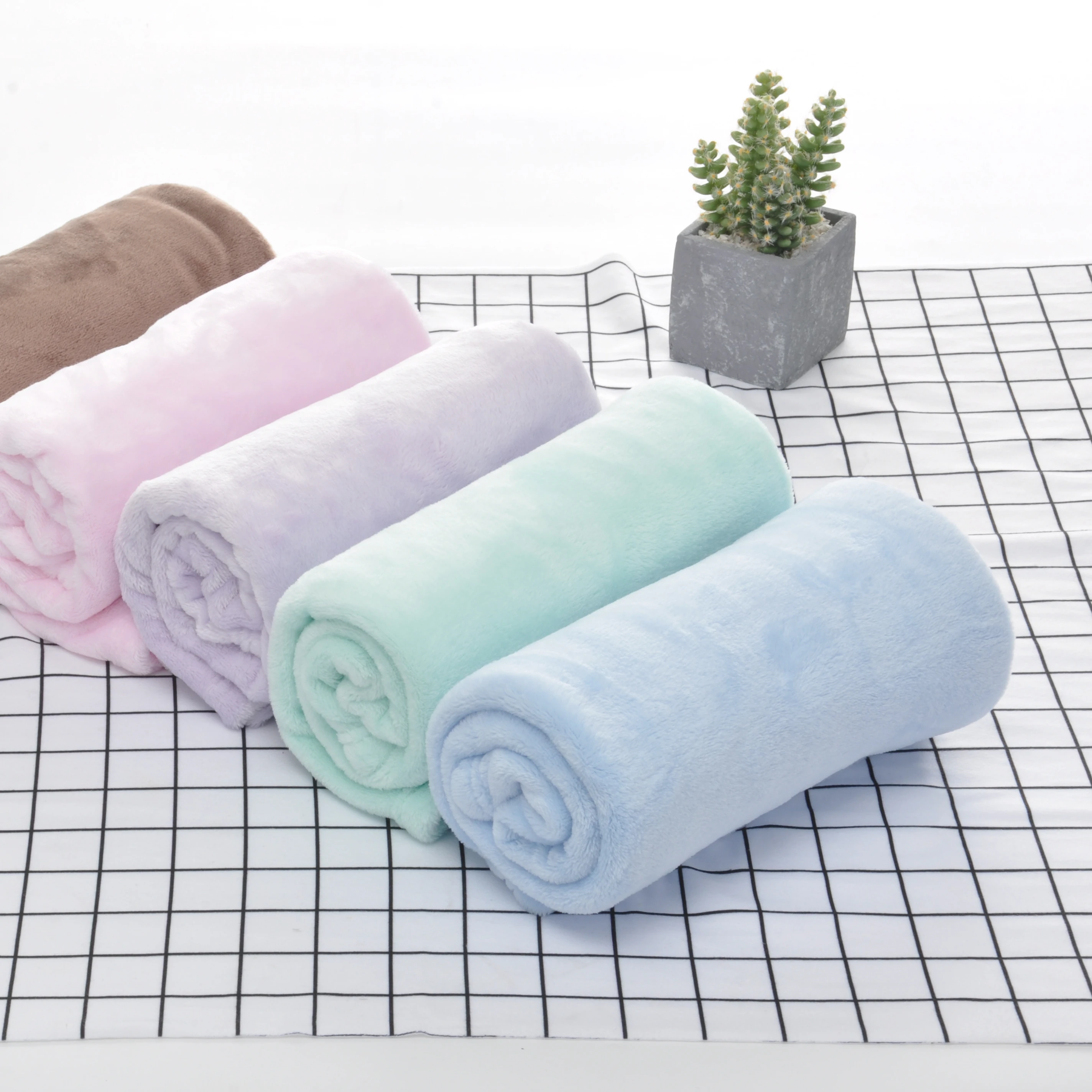 
China Baby Eco Angel Anti Pilling Polar Super Soft Plush Corduroy Coral Fleece Blanket With Logo 