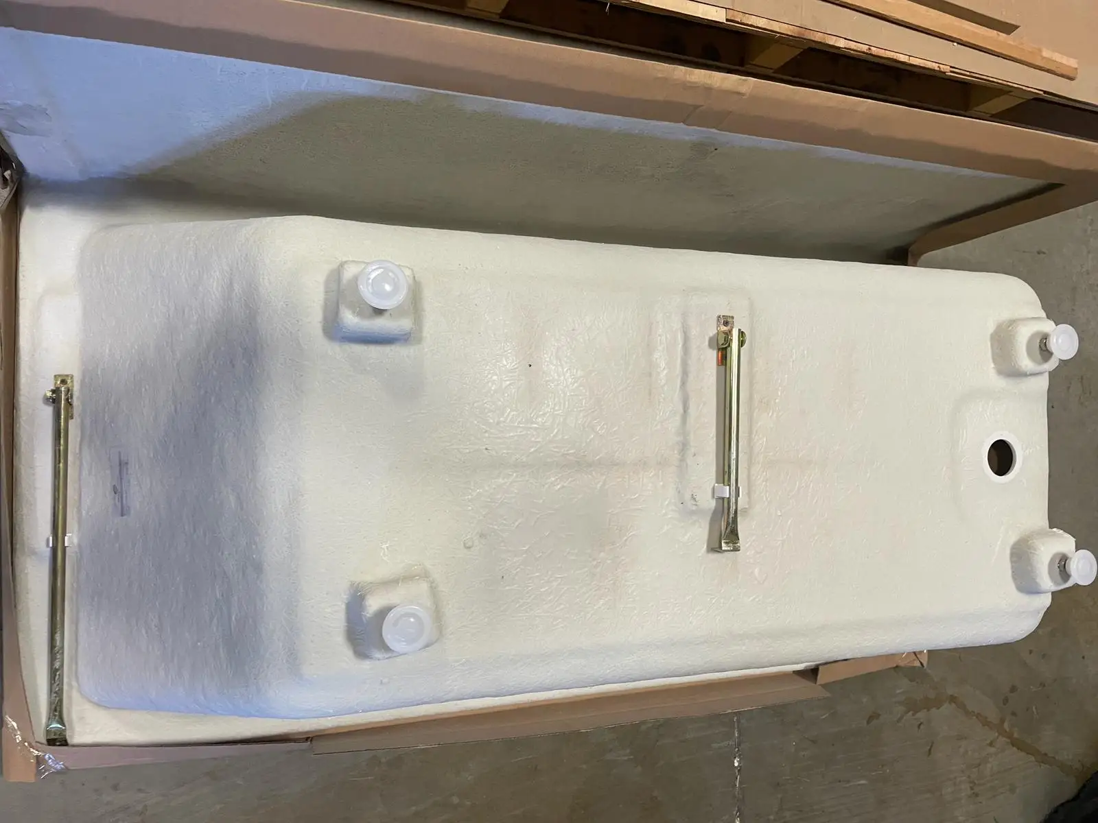 Hot sale Economic American popular 3 walls one piece style resin skirted bath tub  alcove acrylic bathtubs