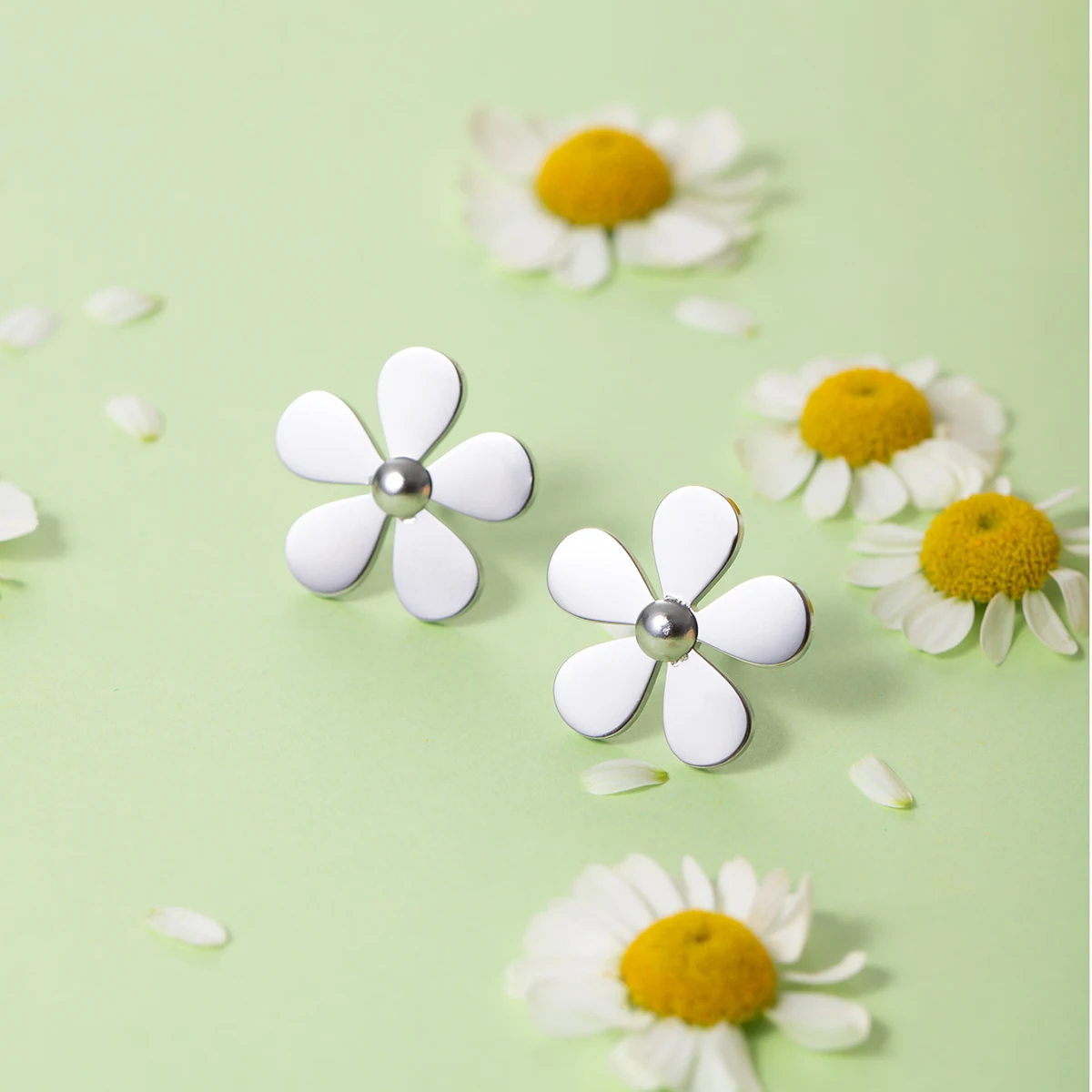 J&D Fashion Minimalist 18K PVD Gold Stainless Steel Stud Jewelry 5 Petals Daisy Flower Earring Girl Summer