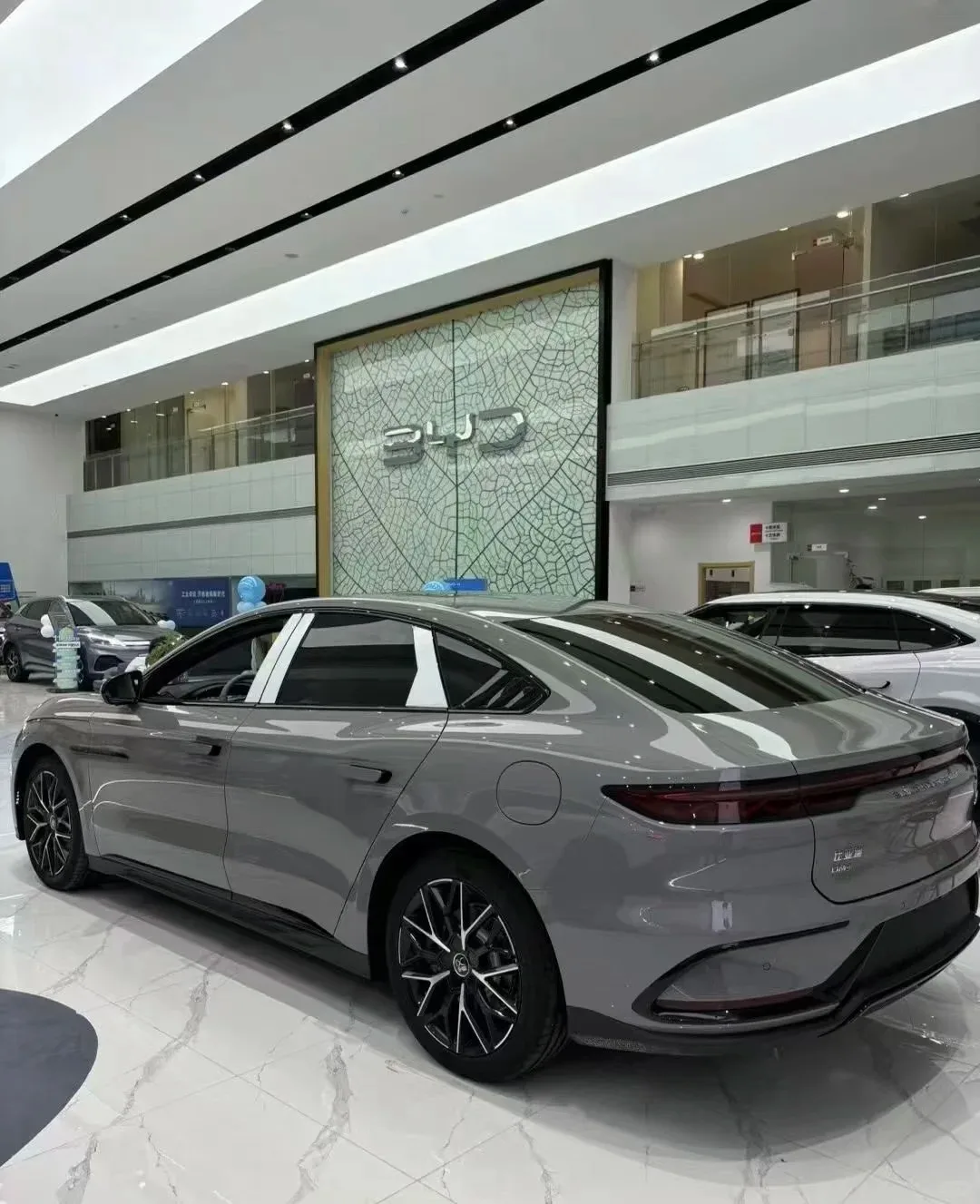 Подержанные автомобили на продажу: BYD Han DM-i 125 км престижный Тип 2025-роскошный седан среднего размера с полной безопасностью и комфортом
