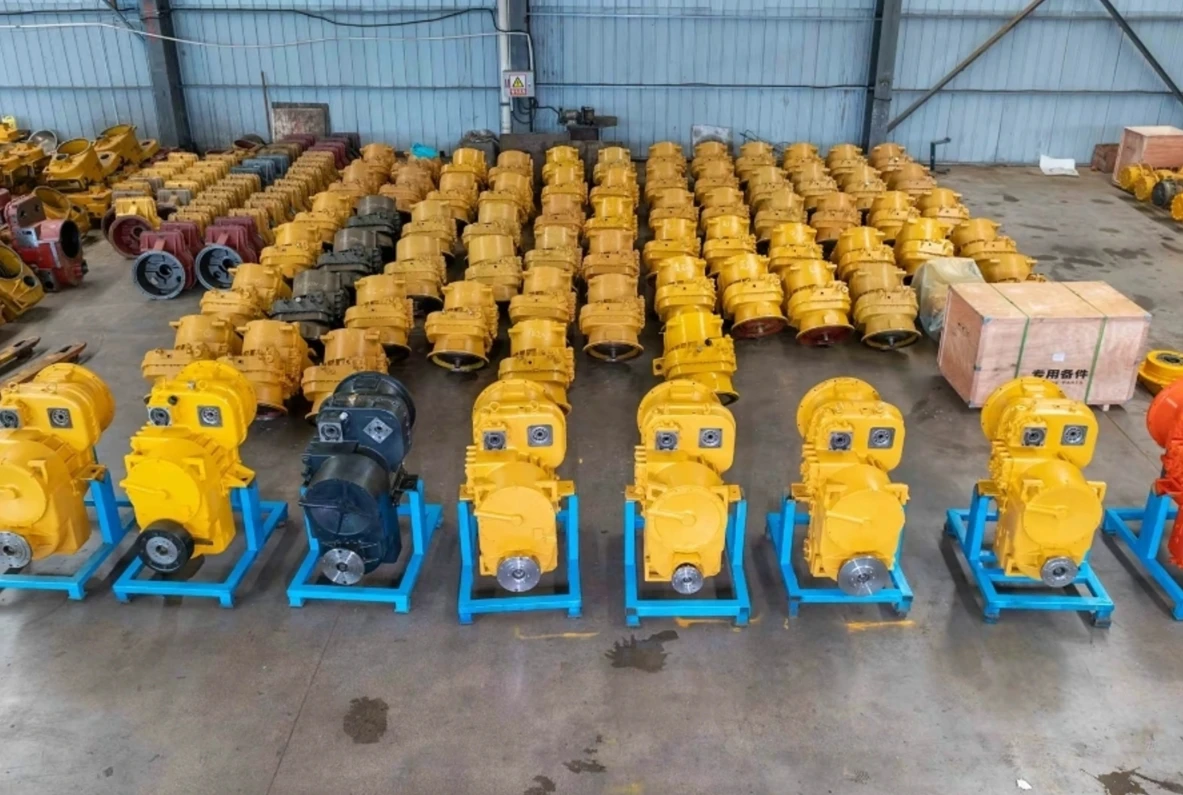 High quality at factory price wheel loader spare parts 330-1003018B 6108 cylinder head bolt