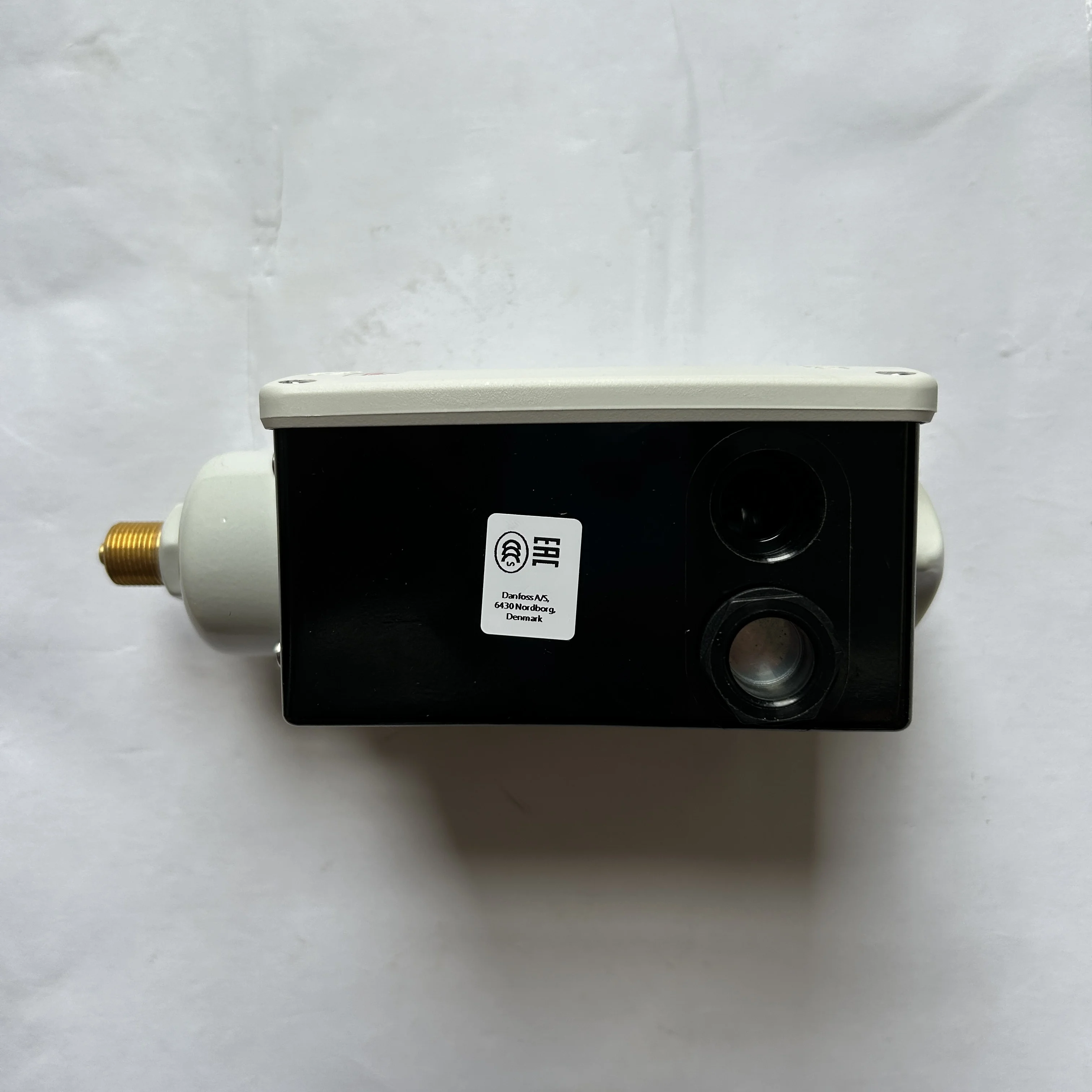 Danfoss new and original PLC relay or switch module 017-521566 RT121