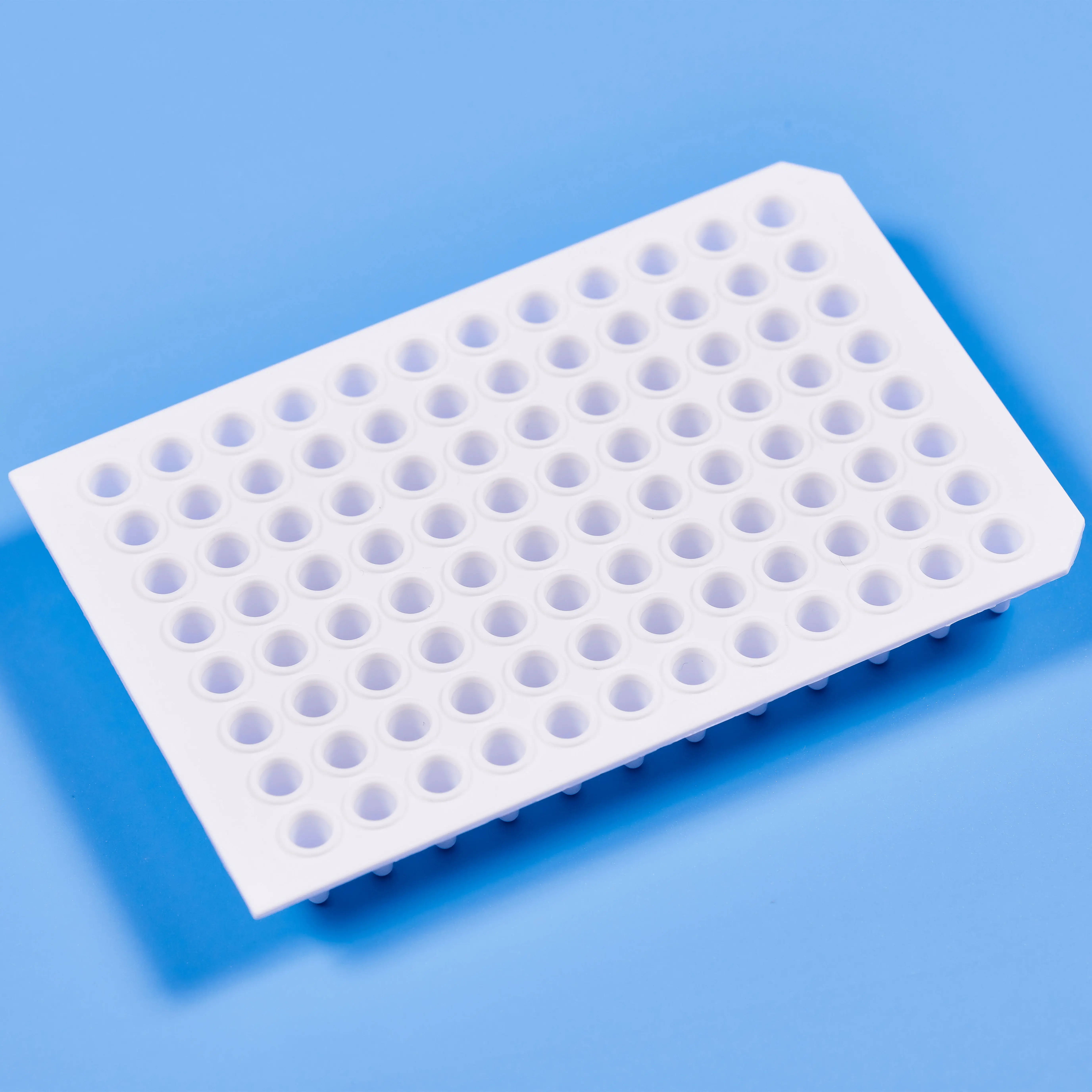 Мкл без юбки, белая пластина для ПЦР 96 скважин