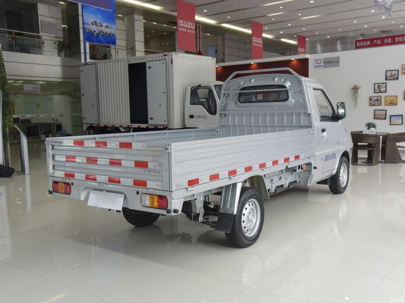 Chinese Used Cars Wuling Glory Small Truck EV New Energy Electric Vehicle Caliber Truck High Performance for Business