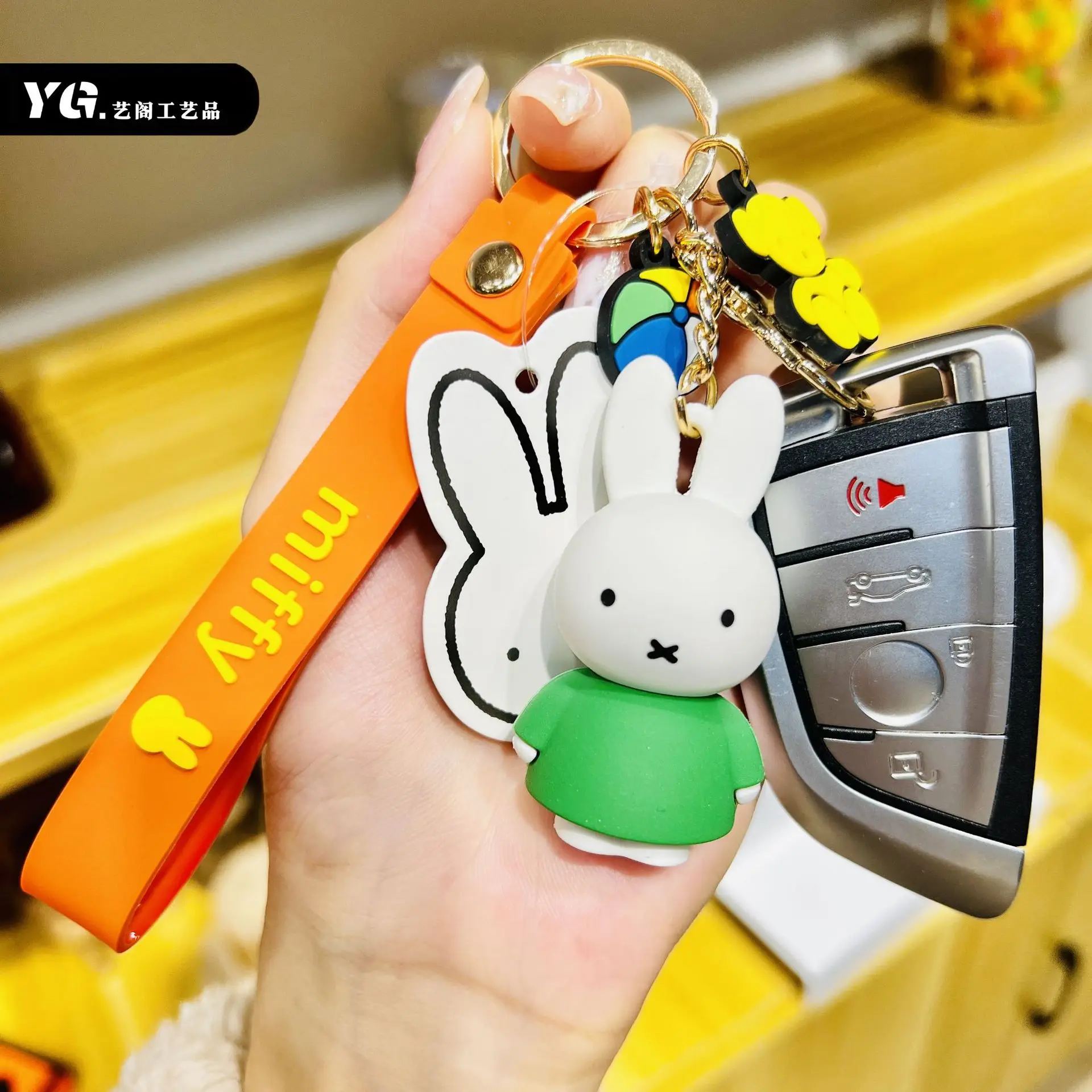cartoon cute mi ffy rabbit doll pendant key chain 2023 New style fashion key ring Car bag pendant PVC Keychain