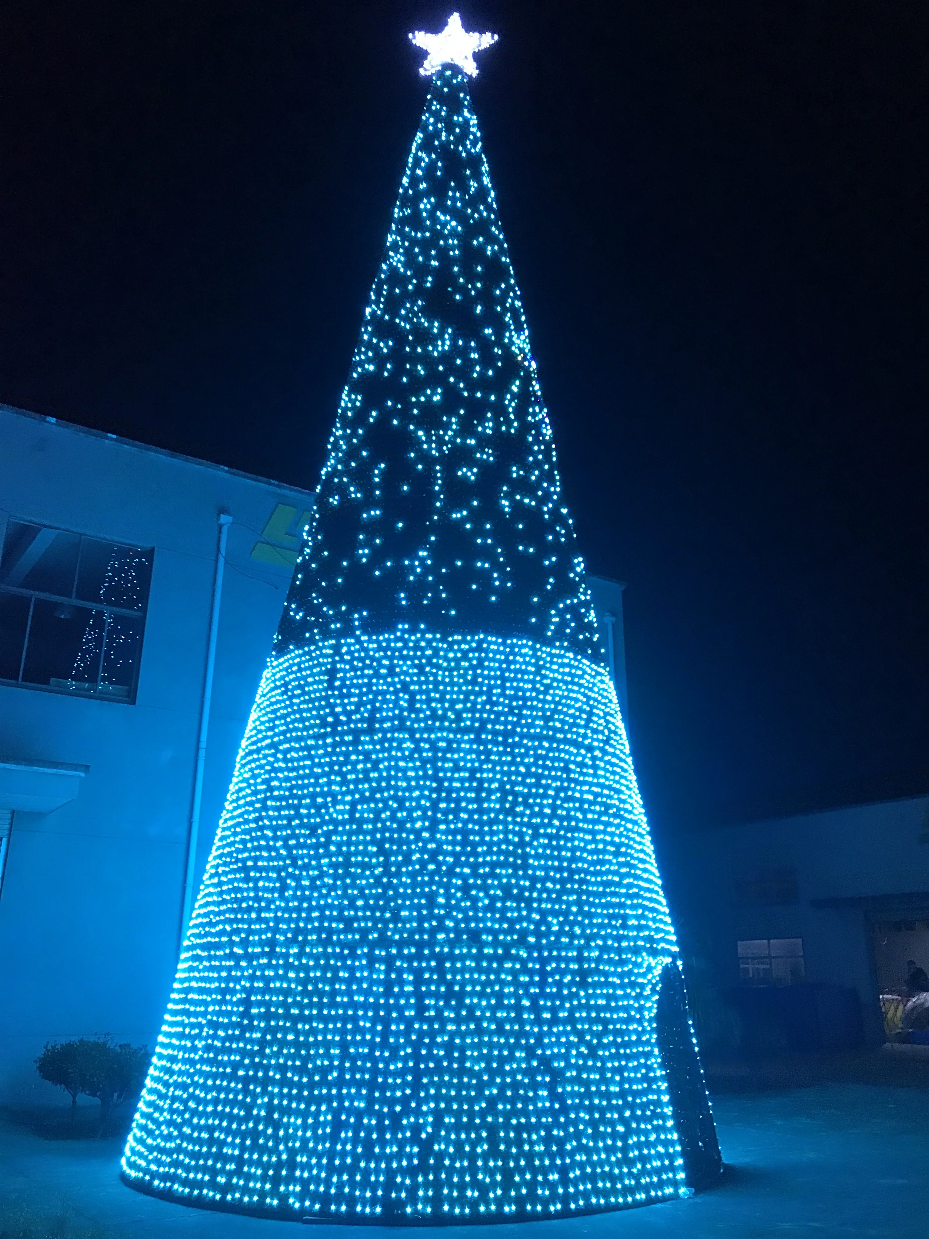 2022 newest style  spiral metal frame green PVC 3d cone big giant large artificial hanging light Christmas decoration Xmas trees