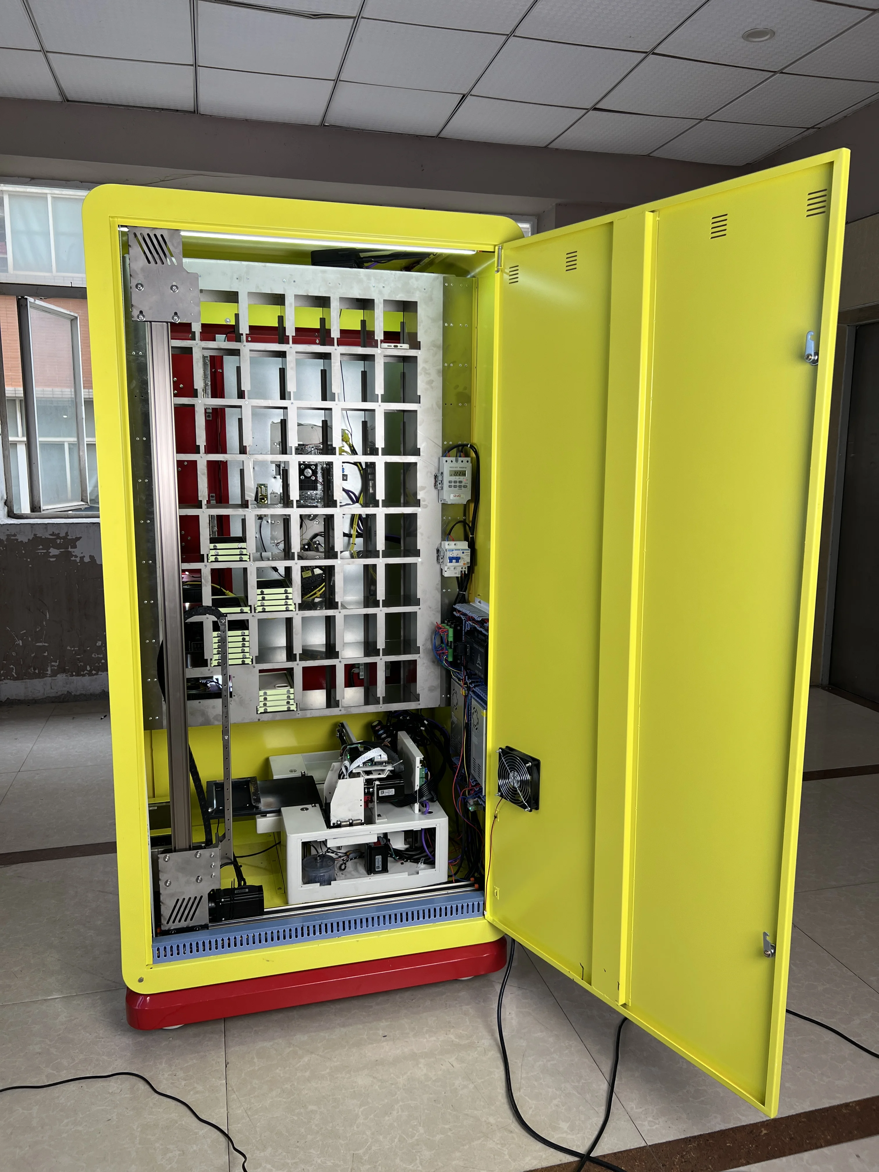 Smart Phone Case Vending Machine Original Photo Printing on Customizable Phone Cases for Rental Use