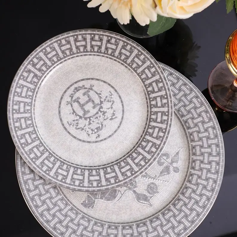 Wholesale 4 Pcs  Ceramic Dinner Plates Coffee Cup Saucer Western Luxury Dining Room Porcelain Dinnerware Sets