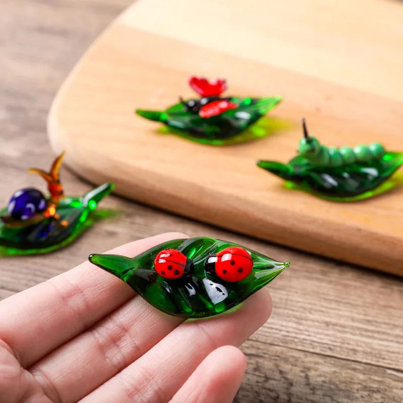 Charm Red Insect Graphics Green Leaf Decoration Ladybug Ant Butterfly Snail Caterpillar Sculpture Mini Glass