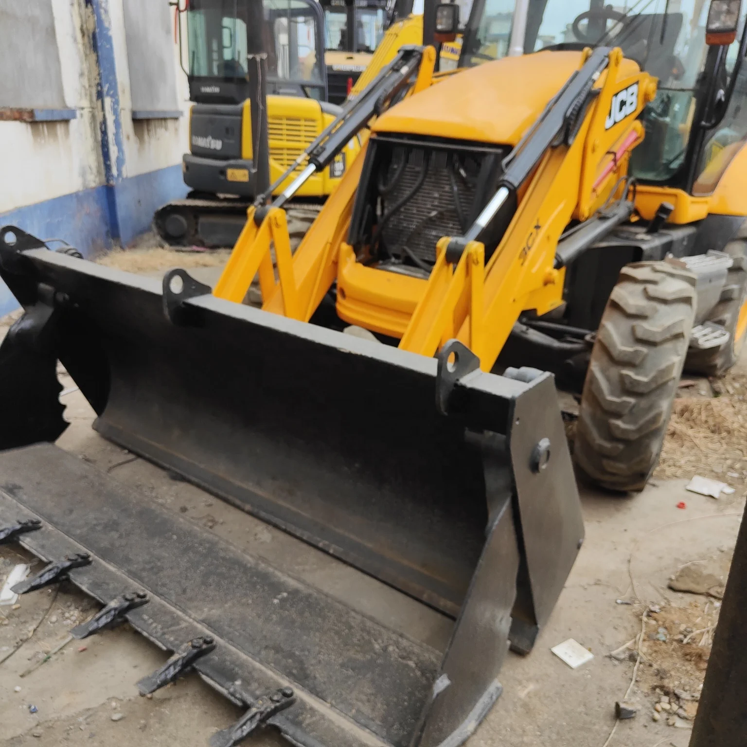 Used JCB 3CX backhoe loader. backhoe loader for sale.