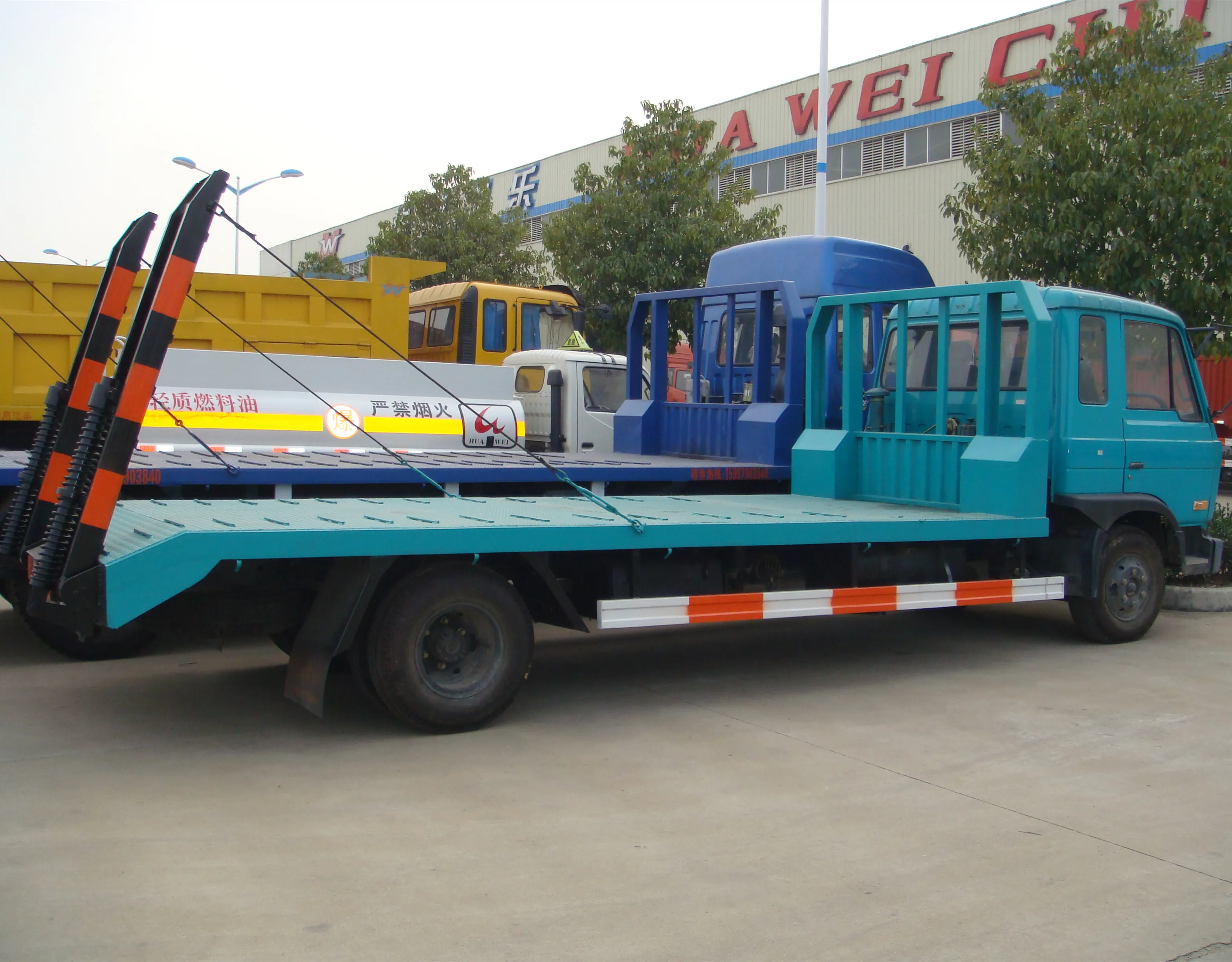Sinotruk howo Cheap 4X2 4Ton self loader flat bed recovery truck with 5ton crane flatbed Board wrecker tow truck