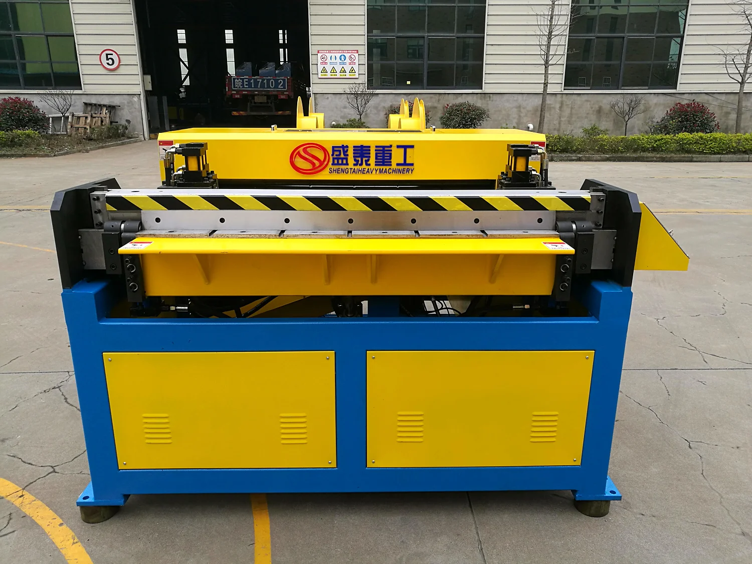 Hvac square duct forming machine