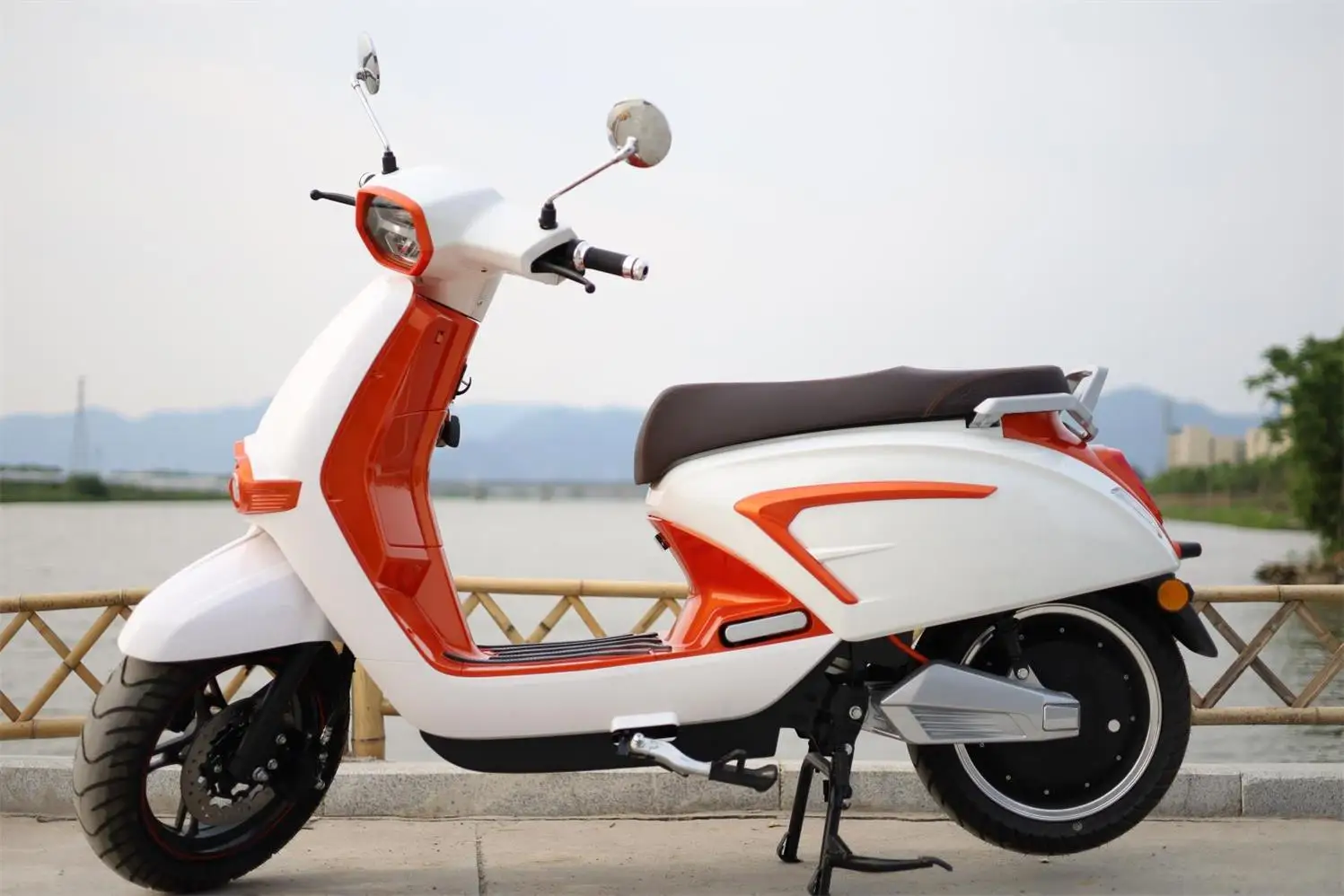 EEC New  model vespa e 13inch 2500w lithium orange two wheel electric scooter  adults sale in european e motorcycle