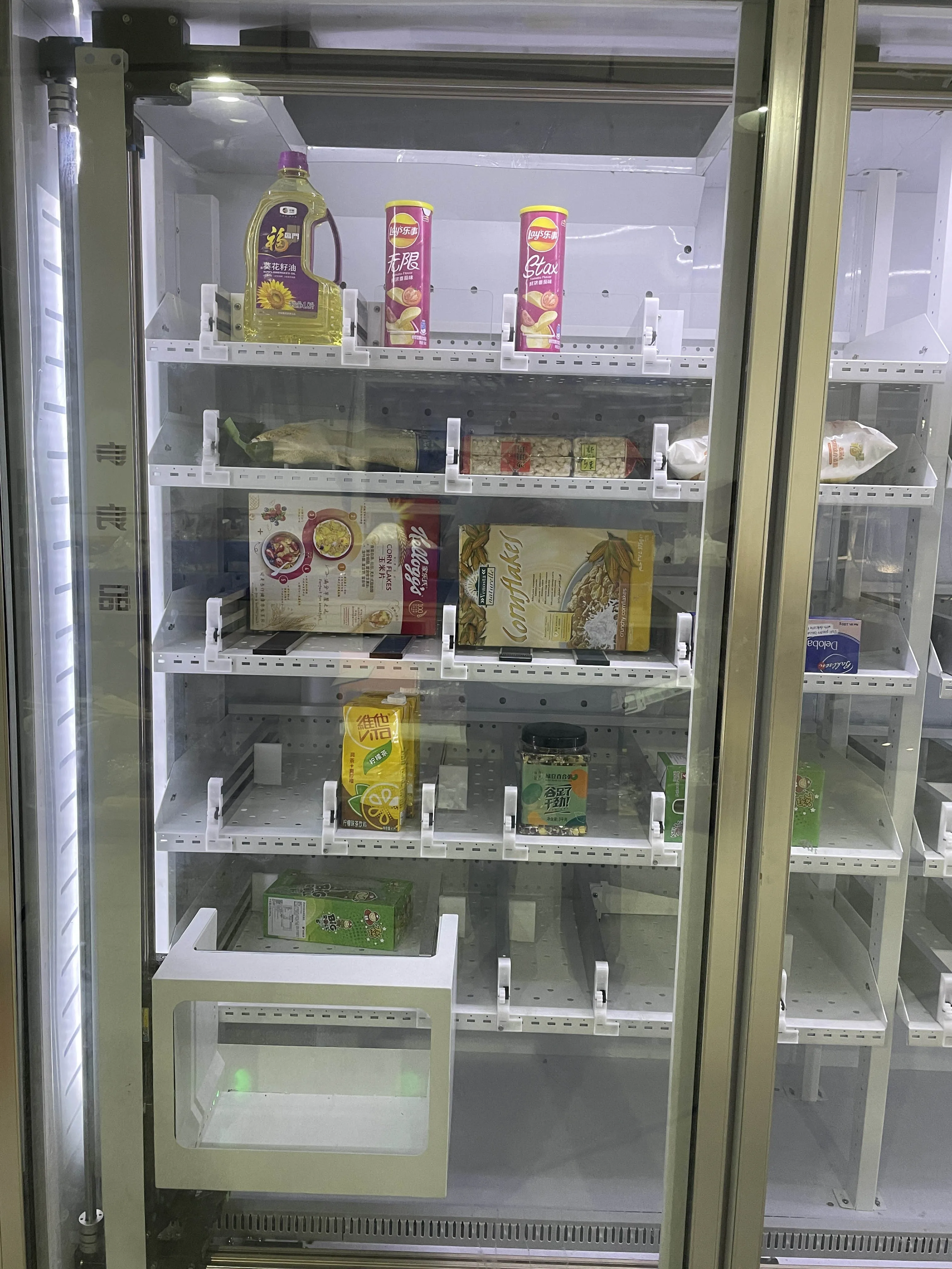 Мини шоппинг mart огромный большой формат торговый центр пиво молоко закуски и напитки диспенсер киоск размер упаковка пищевой косметический