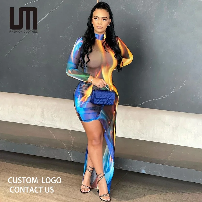 Женское облегающее платье с высоким воротом