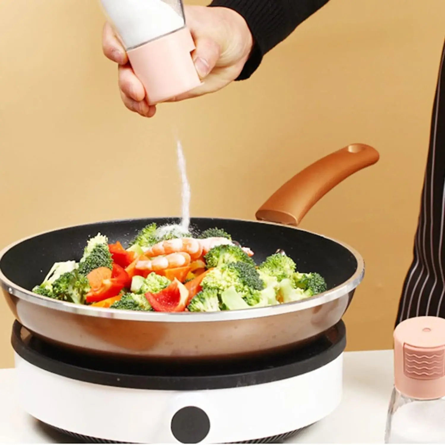 Salt Output 0.5g/time Seal Pot Seasoning Ration Bottle Control Spice Dispenser Glass Salt Shaker