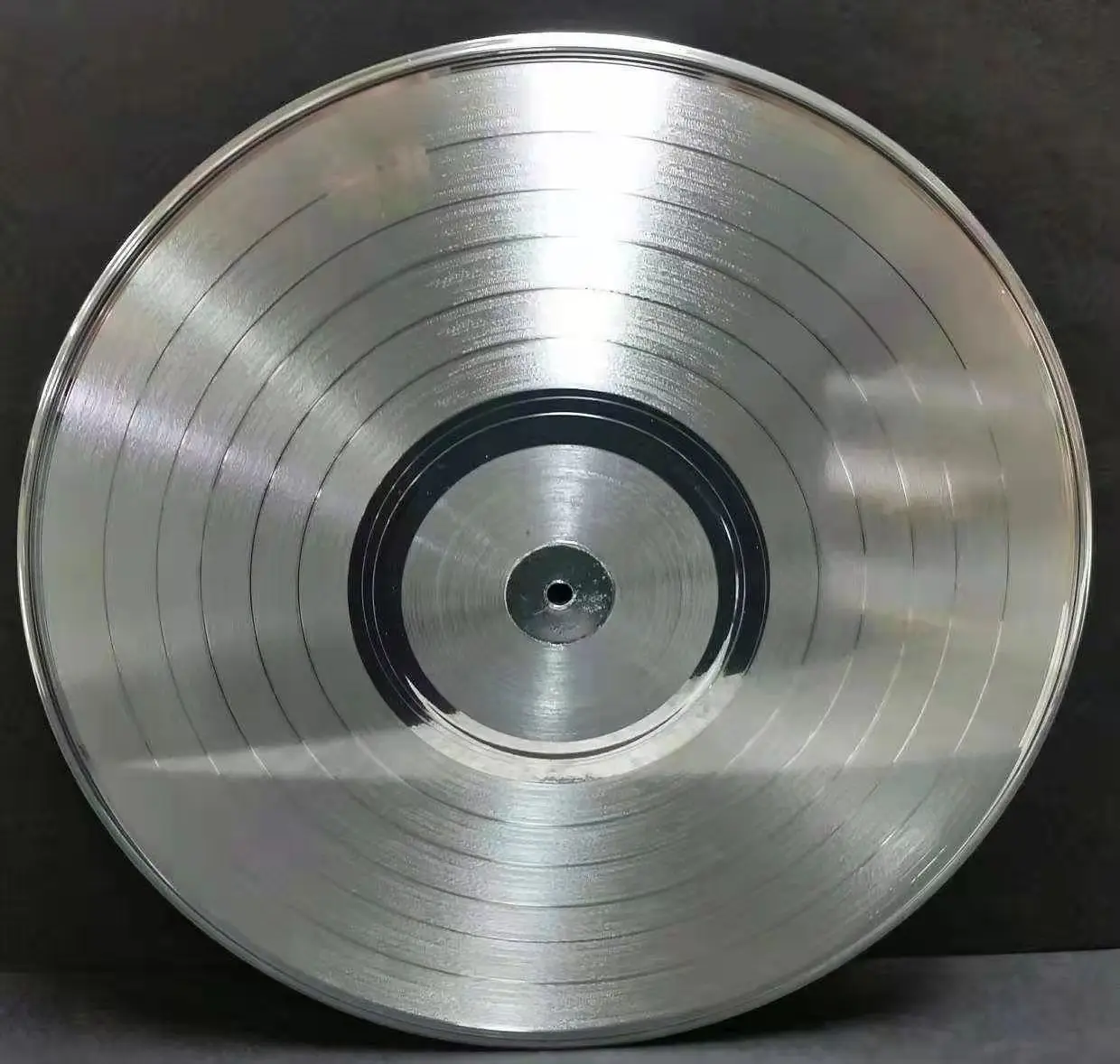 12 inch  Vinyl records music custom gold silver black disc CD DVD video manufacturer lp pressing factory all packaging solutions