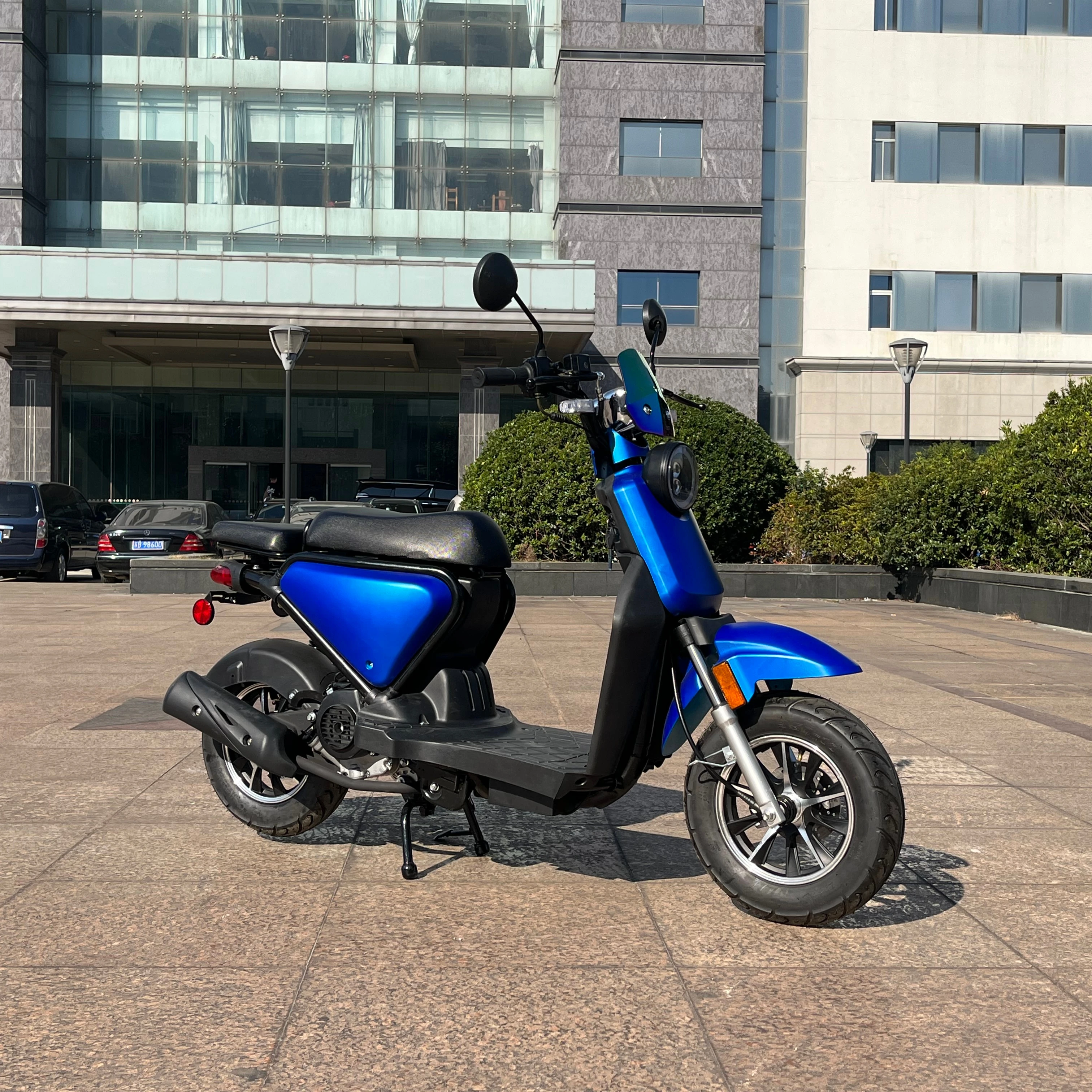 2024 Hot selling Cost effective street bike 50cc Electric+kick start gas motorcycle with EPA for adults