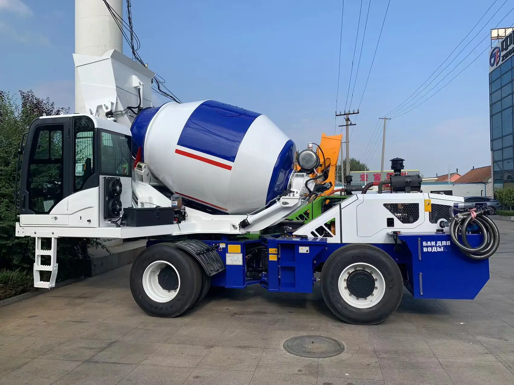 Cbm Truck Machine Car / Mezcladora De Concreto / Betonmischer Self Loading Concrete Mixer with Pump 2023 Cheap 1.2 - 5.5 M3 2.6